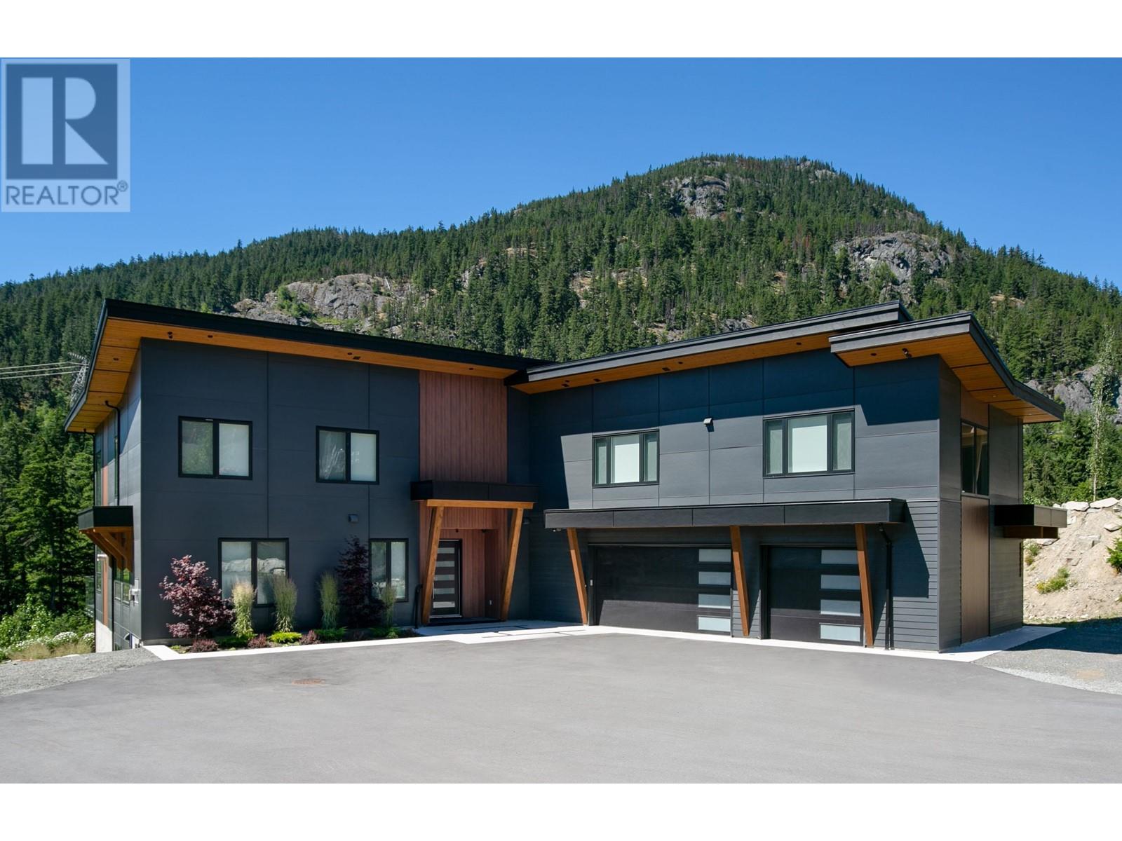9129 Riverside Drive, Whistler, British Columbia  V8E 1M1 - Photo 2 - R2820761