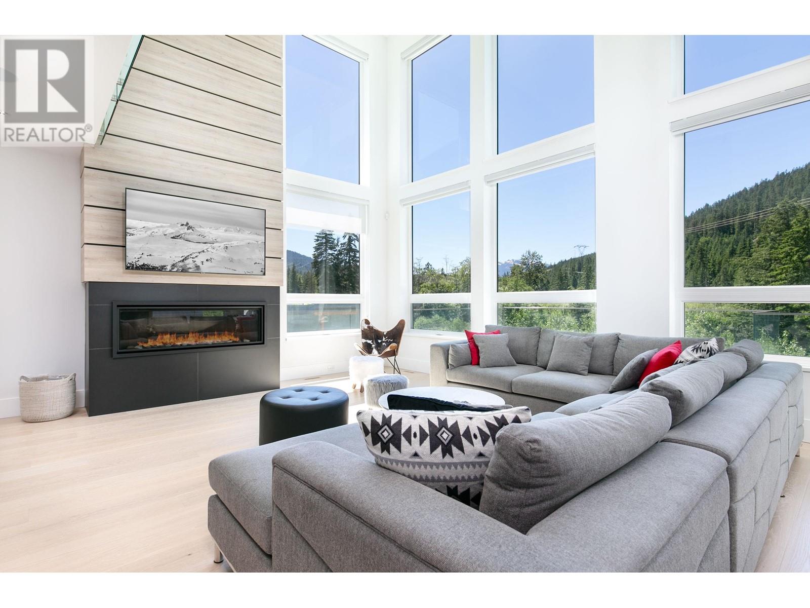 9129 Riverside Drive, Whistler, British Columbia  V8E 1M1 - Photo 5 - R2820761