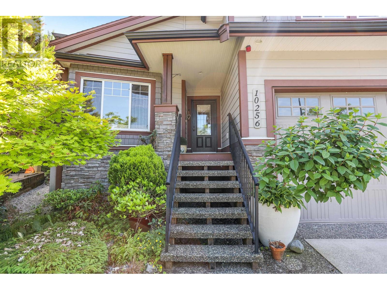 10256 Mceachern Street, Maple Ridge, British Columbia  V2W 0B2 - Photo 3 - R2820770