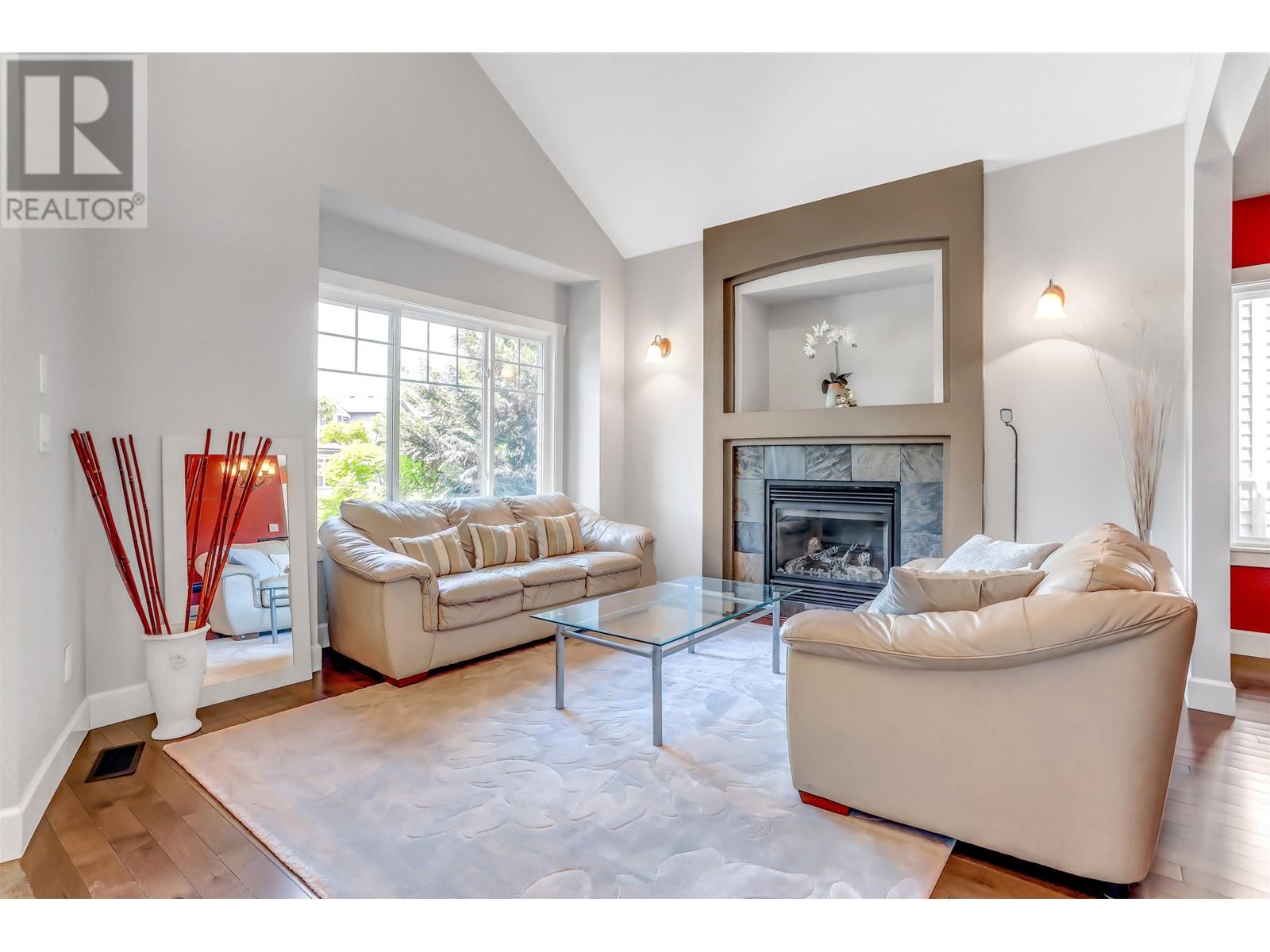 10256 Mceachern Street, Maple Ridge, British Columbia  V2W 0B2 - Photo 5 - R2820770