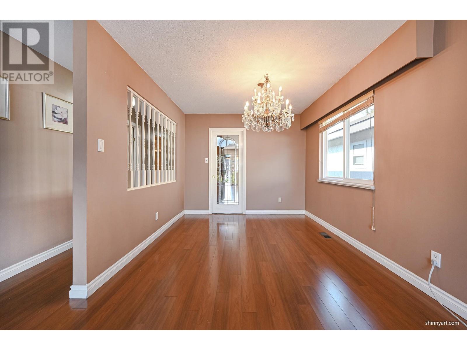 3209 Renfrew Street, Vancouver, British Columbia  V5M 3L2 - Photo 2 - R2820754