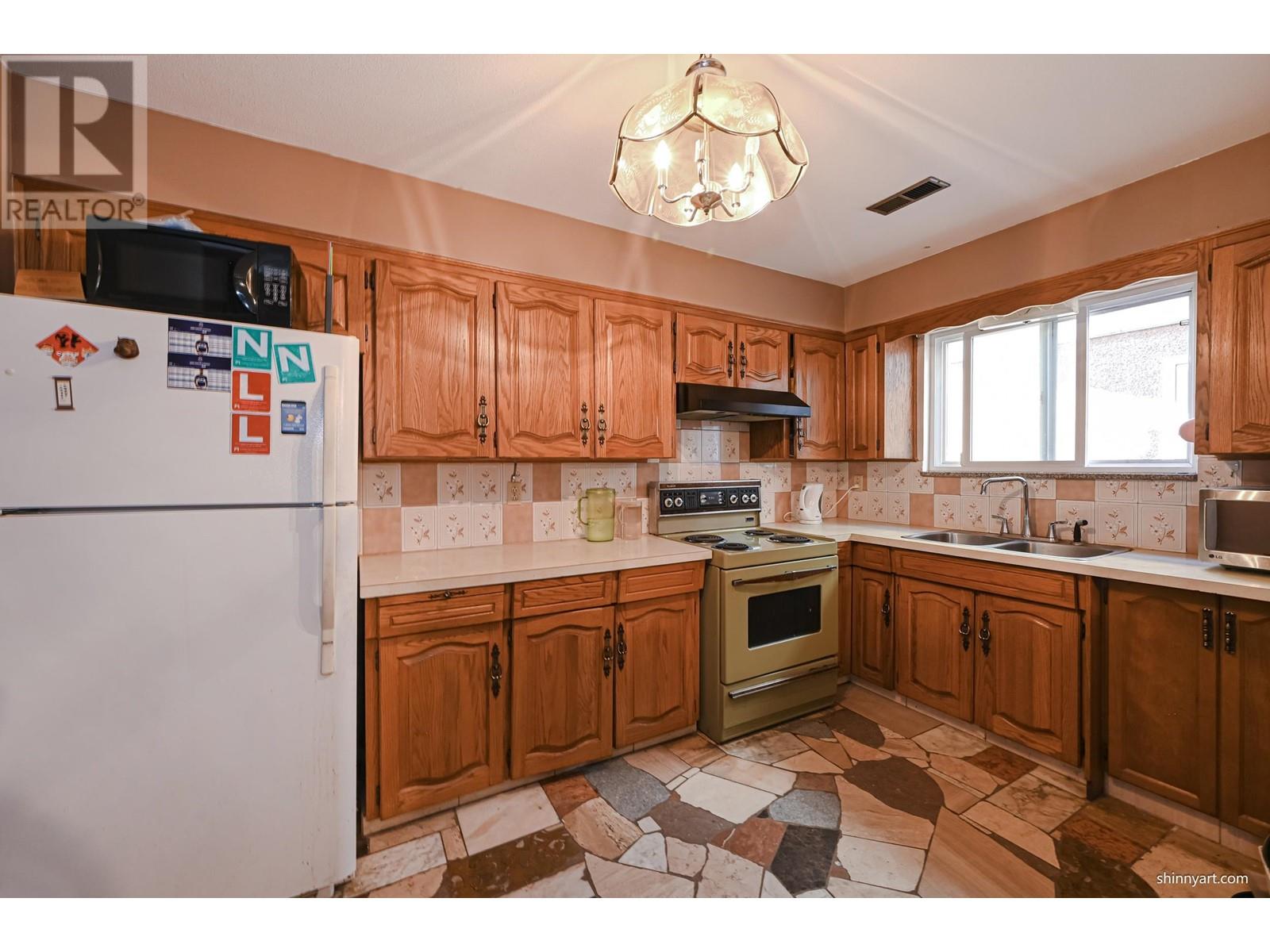 3209 Renfrew Street, Vancouver, British Columbia  V5M 3L2 - Photo 9 - R2820754