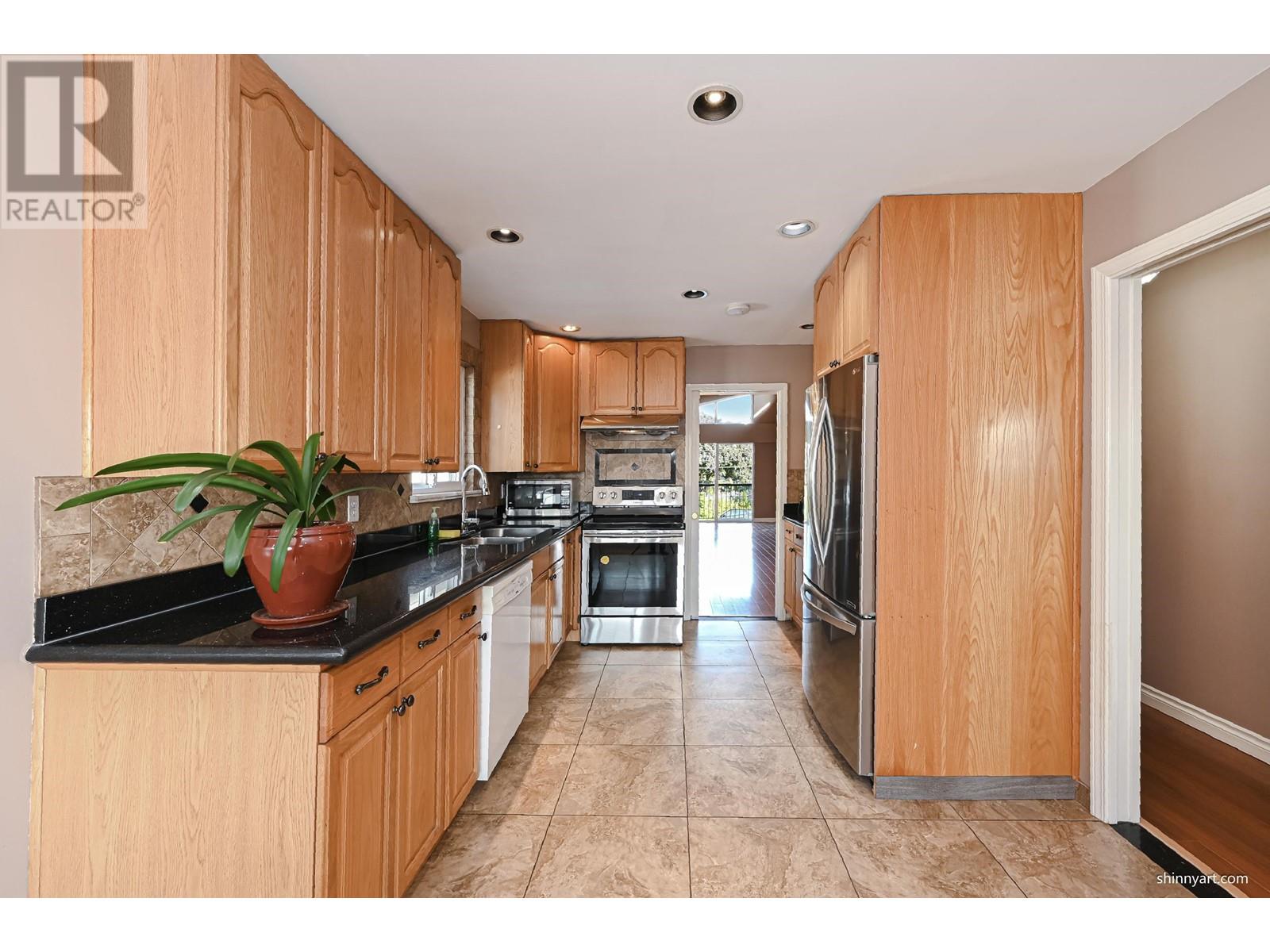 3209 Renfrew Street, Vancouver, British Columbia  V5M 3L2 - Photo 5 - R2820754