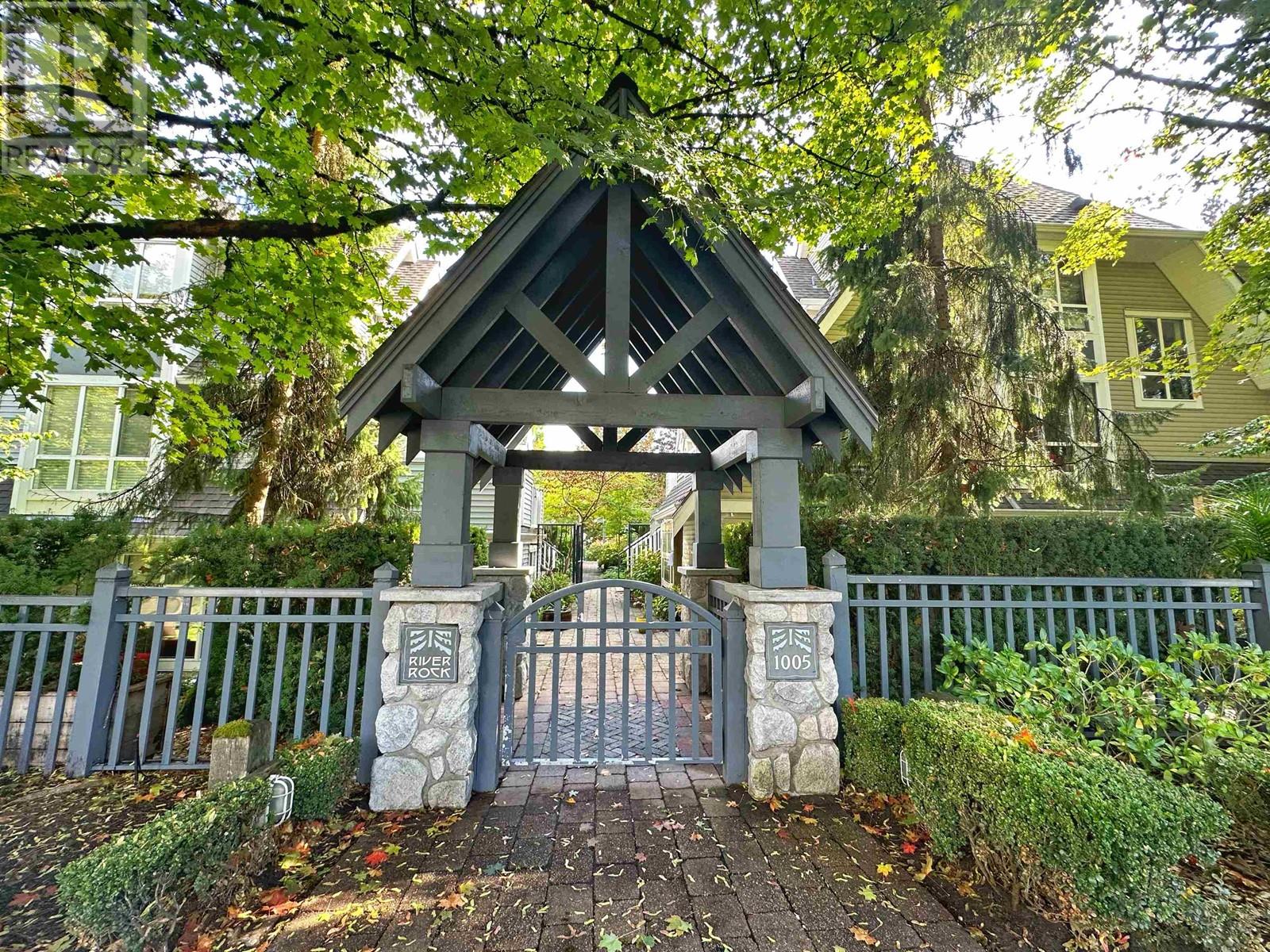 15 1005 Lynn Valley Road, North Vancouver, British Columbia  V7J 1Z6 - Photo 1 - R2819243