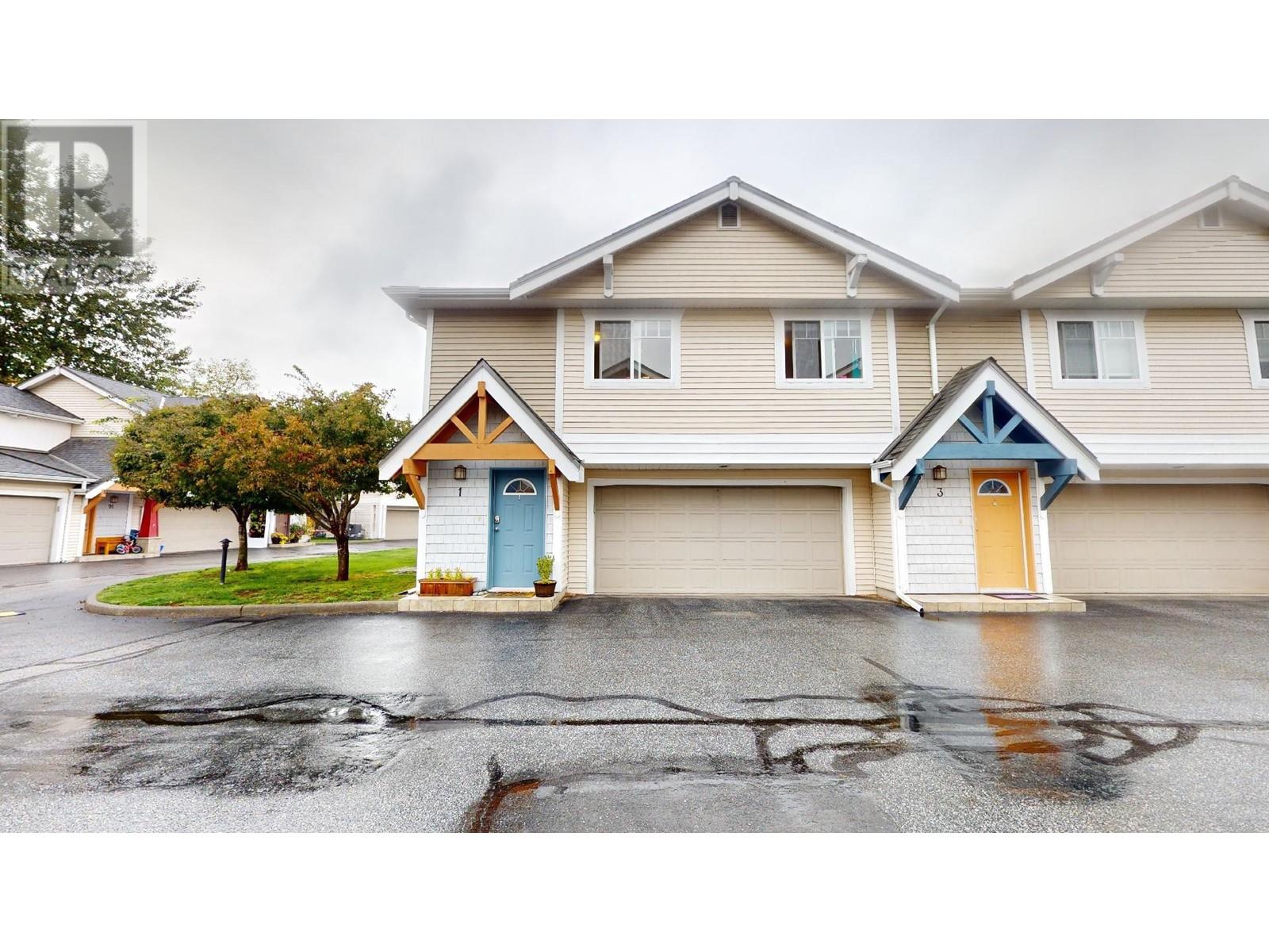 1 1821 Willow Crescent, Squamish, British Columbia  V8B 0L9 - Photo 2 - R2820782