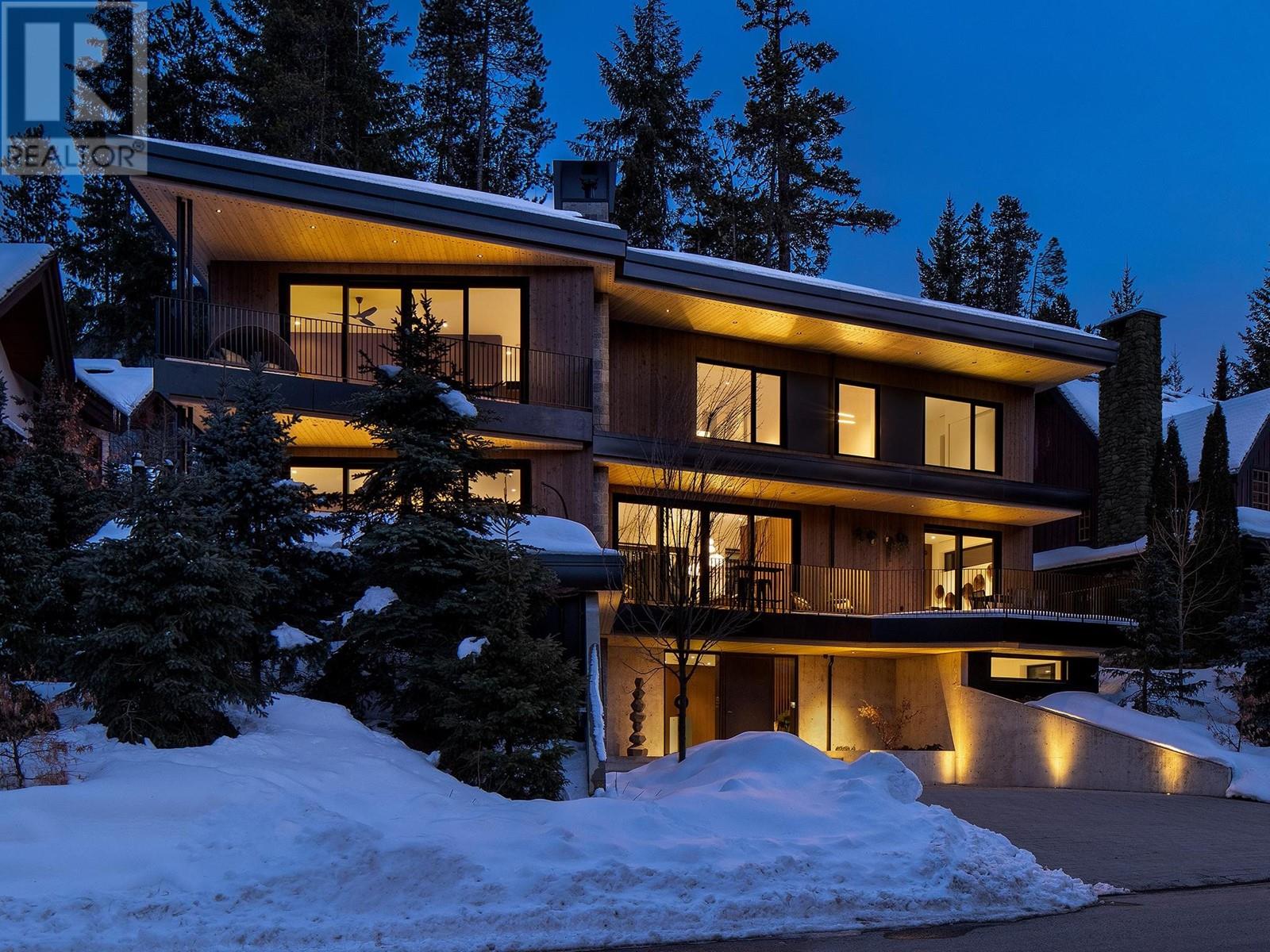 3565 Falcon Crescent, Whistler, British Columbia  V8E 0B9 - Photo 2 - R2820783