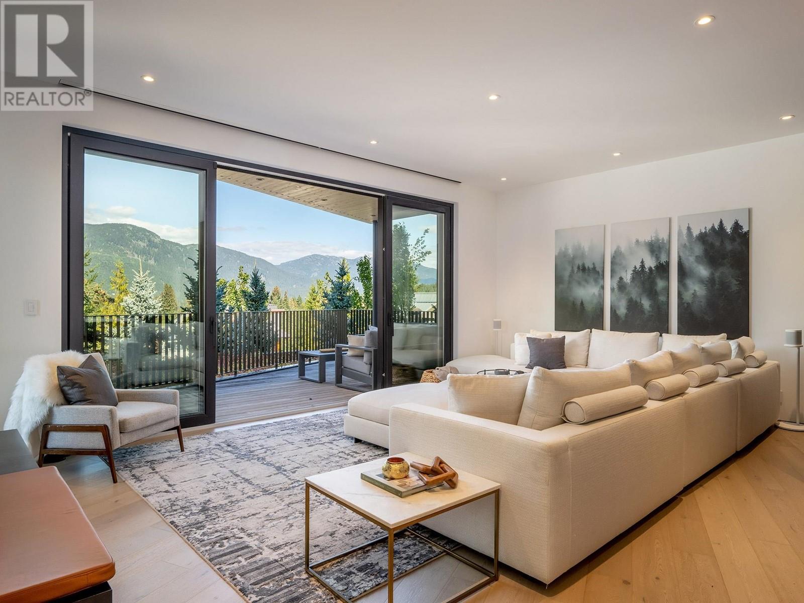 3565 Falcon Crescent, Whistler, British Columbia  V8E 0B9 - Photo 3 - R2820783