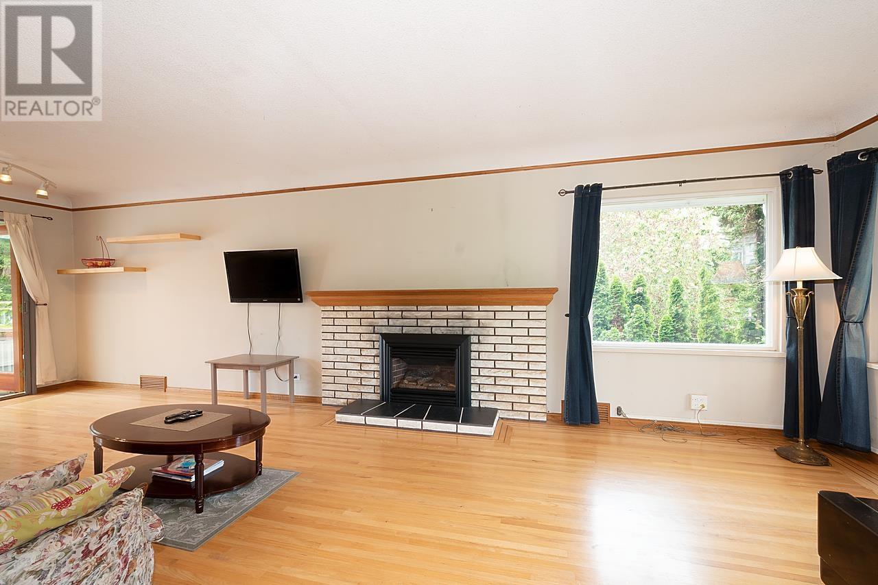 7950 Suncrest Drive, Burnaby, British Columbia  V5J 3N5 - Photo 7 - R2819361