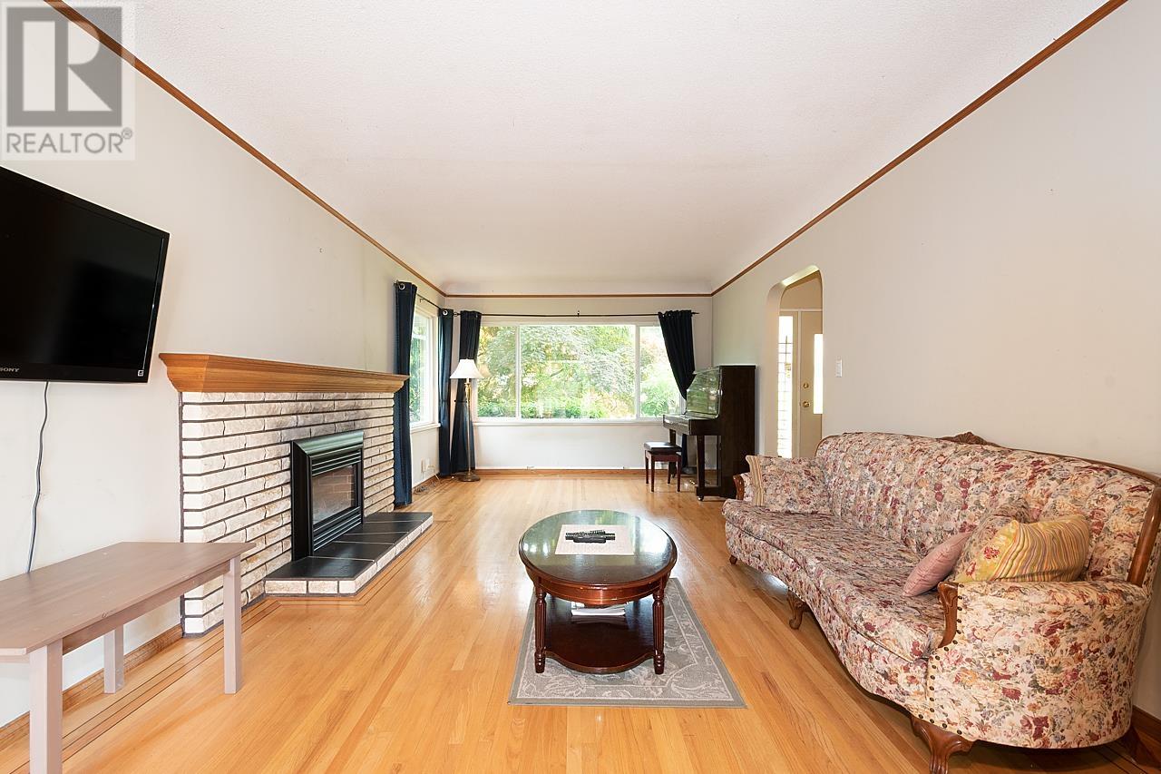 7950 Suncrest Drive, Burnaby, British Columbia  V5J 3N5 - Photo 5 - R2819361