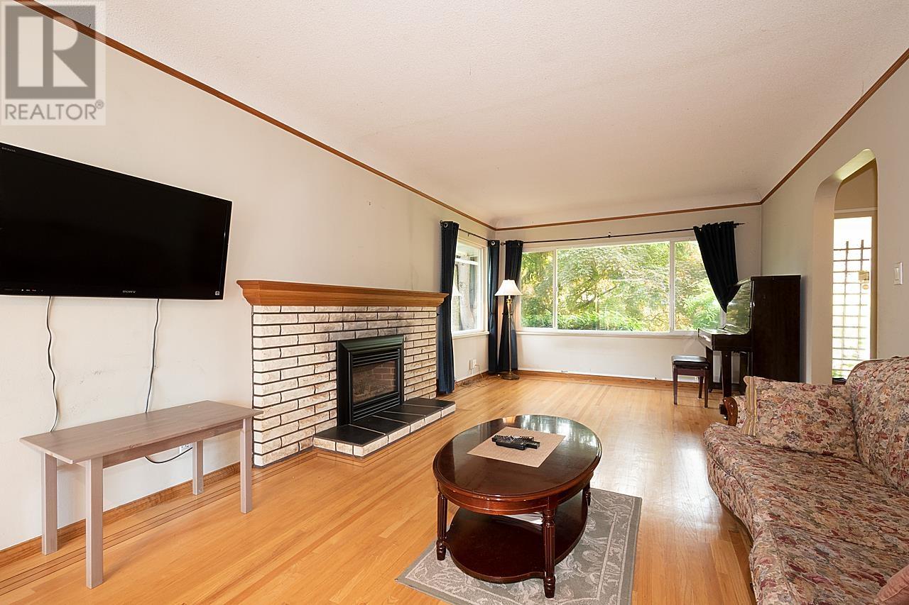 7950 Suncrest Drive, Burnaby, British Columbia  V5J 3N5 - Photo 8 - R2819361