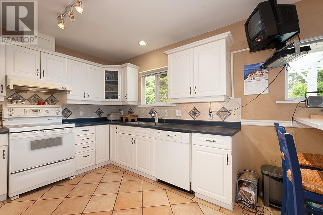 7950 Suncrest Drive, Burnaby, British Columbia  V5J 3N5 - Photo 14 - R2819361