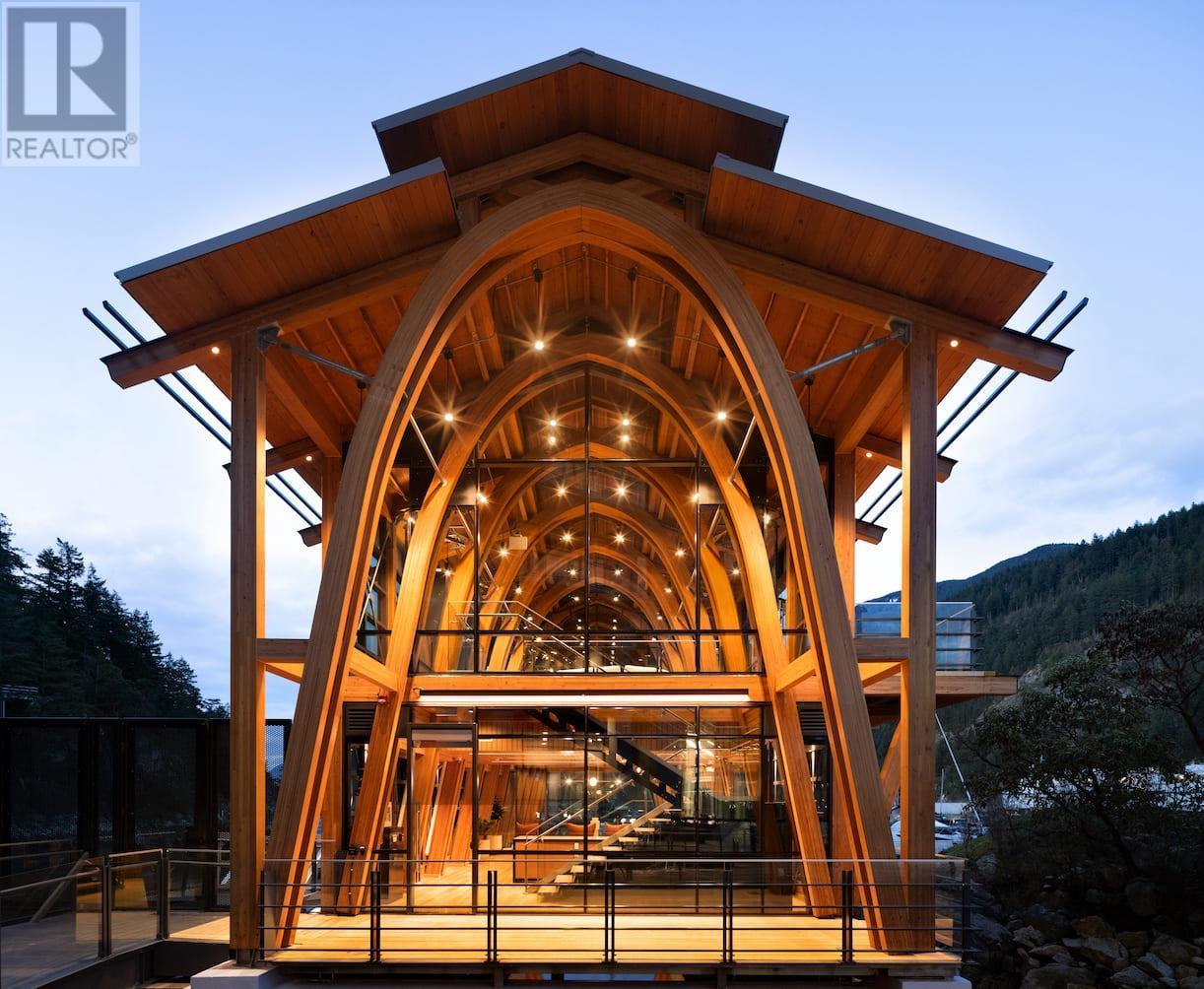 202 6687 Nelson Avenue, West Vancouver, British Columbia  V7W 2B2 - Photo 1 - R2820760