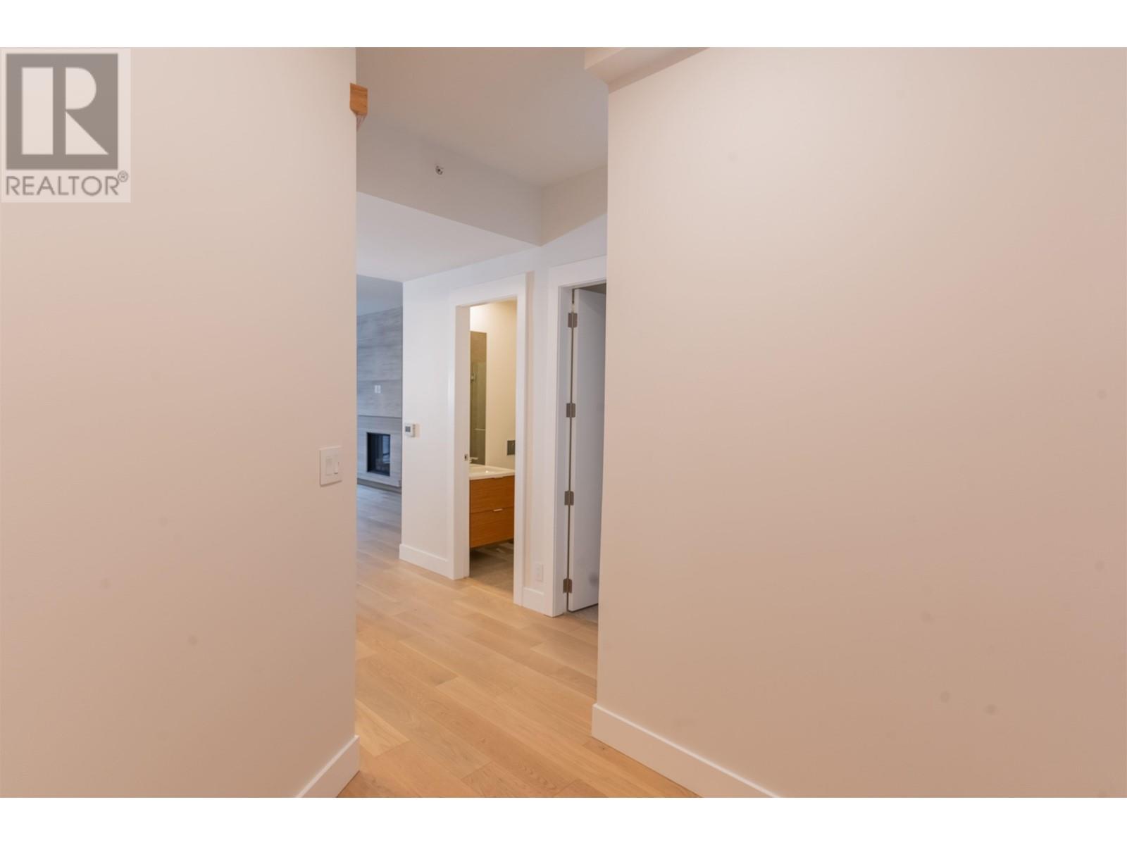 202 6687 Nelson Avenue, West Vancouver, British Columbia  V7W 2B2 - Photo 4 - R2820760