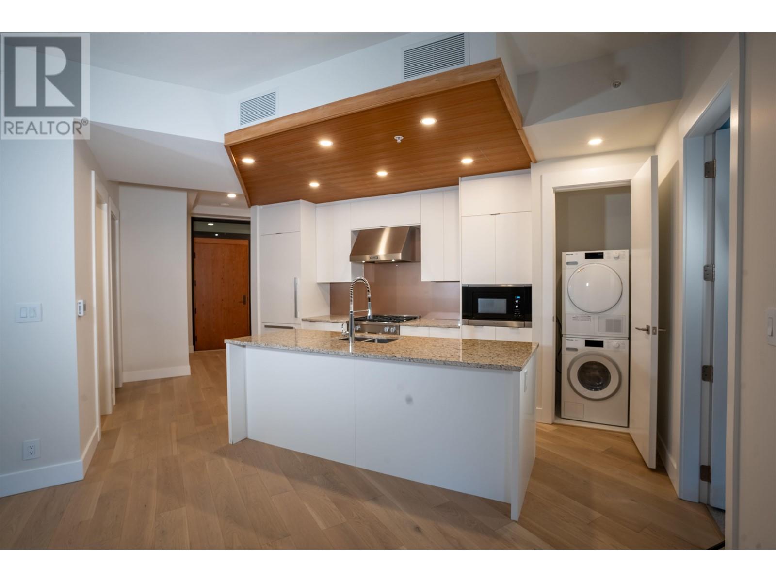 202 6687 Nelson Avenue, West Vancouver, British Columbia  V7W 2B2 - Photo 5 - R2820760