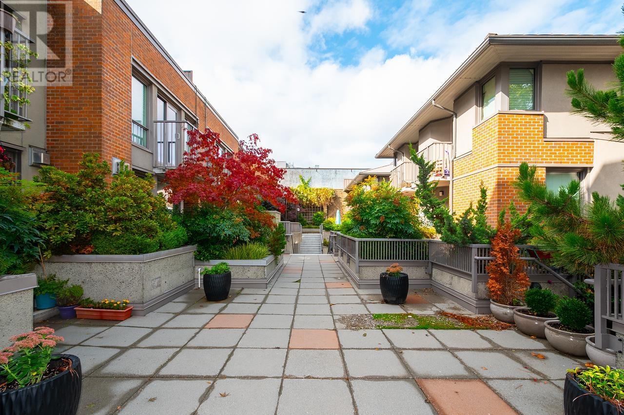 506 2483 Yew Street, Vancouver, British Columbia  V6K 3H3 - Photo 2 - R2820403