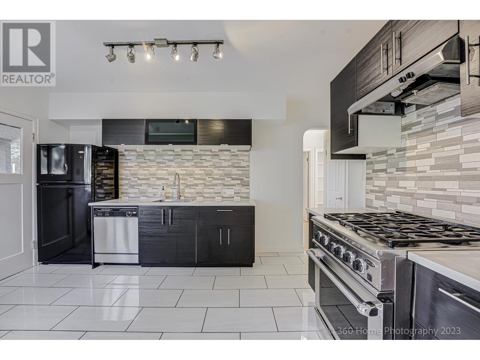 1411 London Street, New Westminster, British Columbia  V3M 3C3 - Photo 14 - R2820520