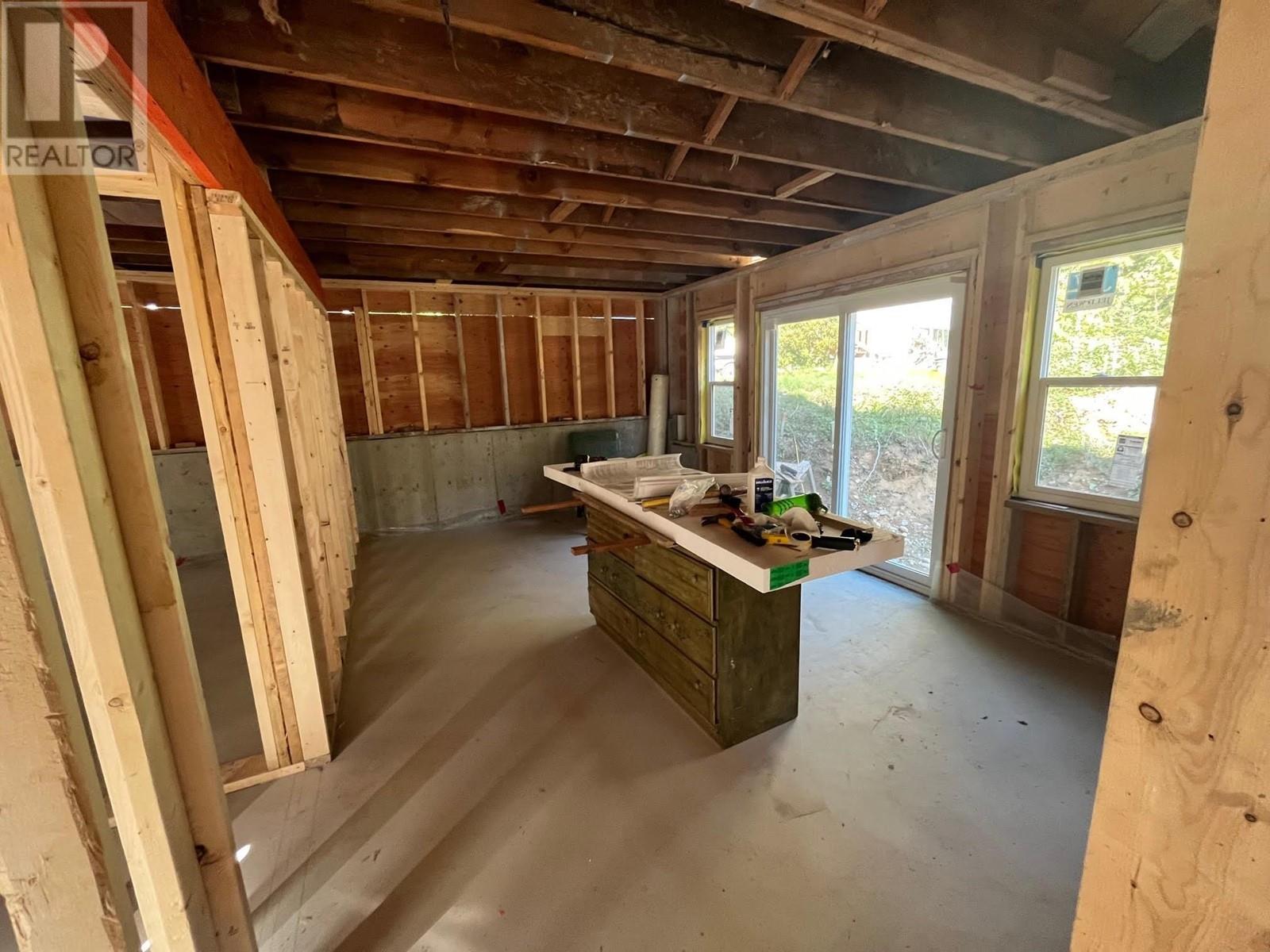 958 Feeney Road, Gibsons, British Columbia  V0N 1V6 - Photo 6 - R2815064