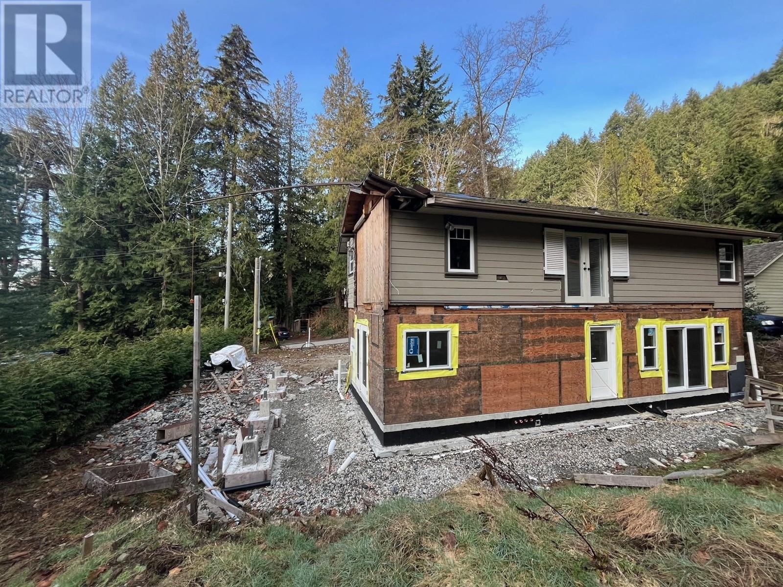 958 Feeney Road, Gibsons, British Columbia  V0N 1V6 - Photo 2 - R2815064
