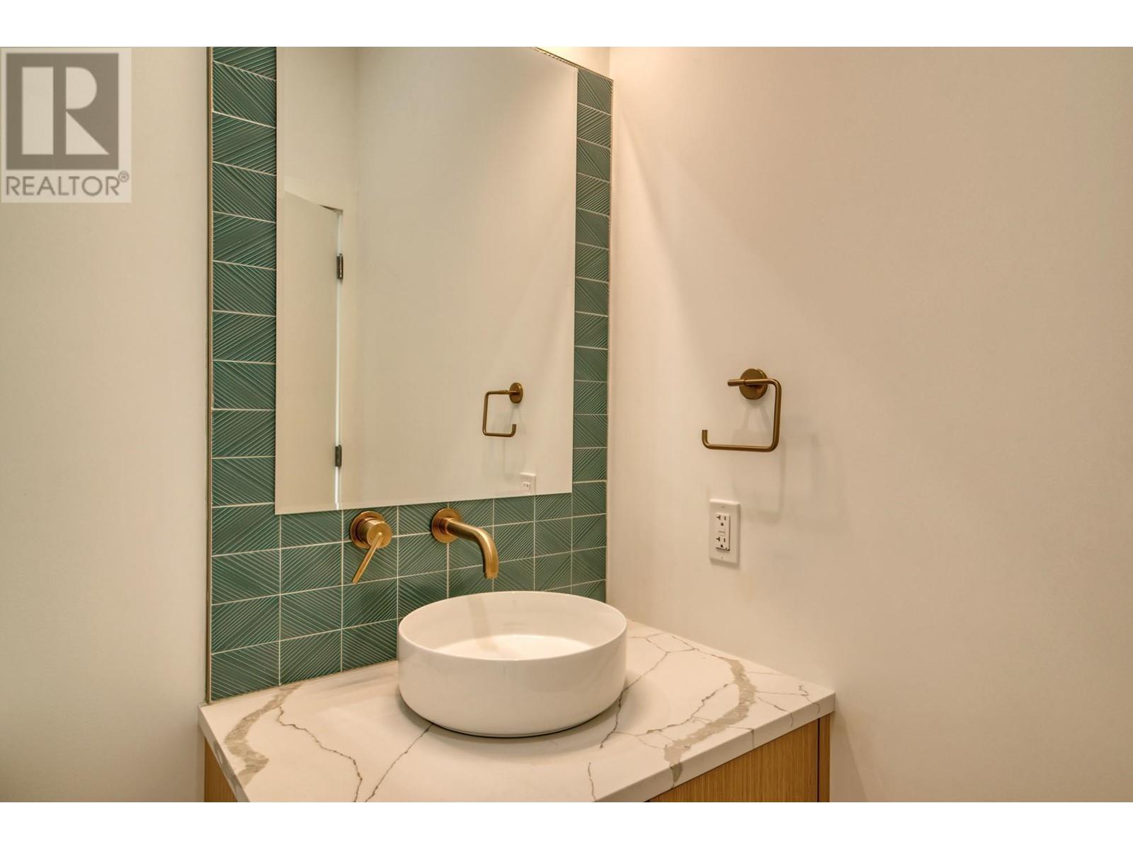 101 263 Gower Point Road, Gibsons, British Columbia  V0N 1V0 - Photo 13 - R2820822