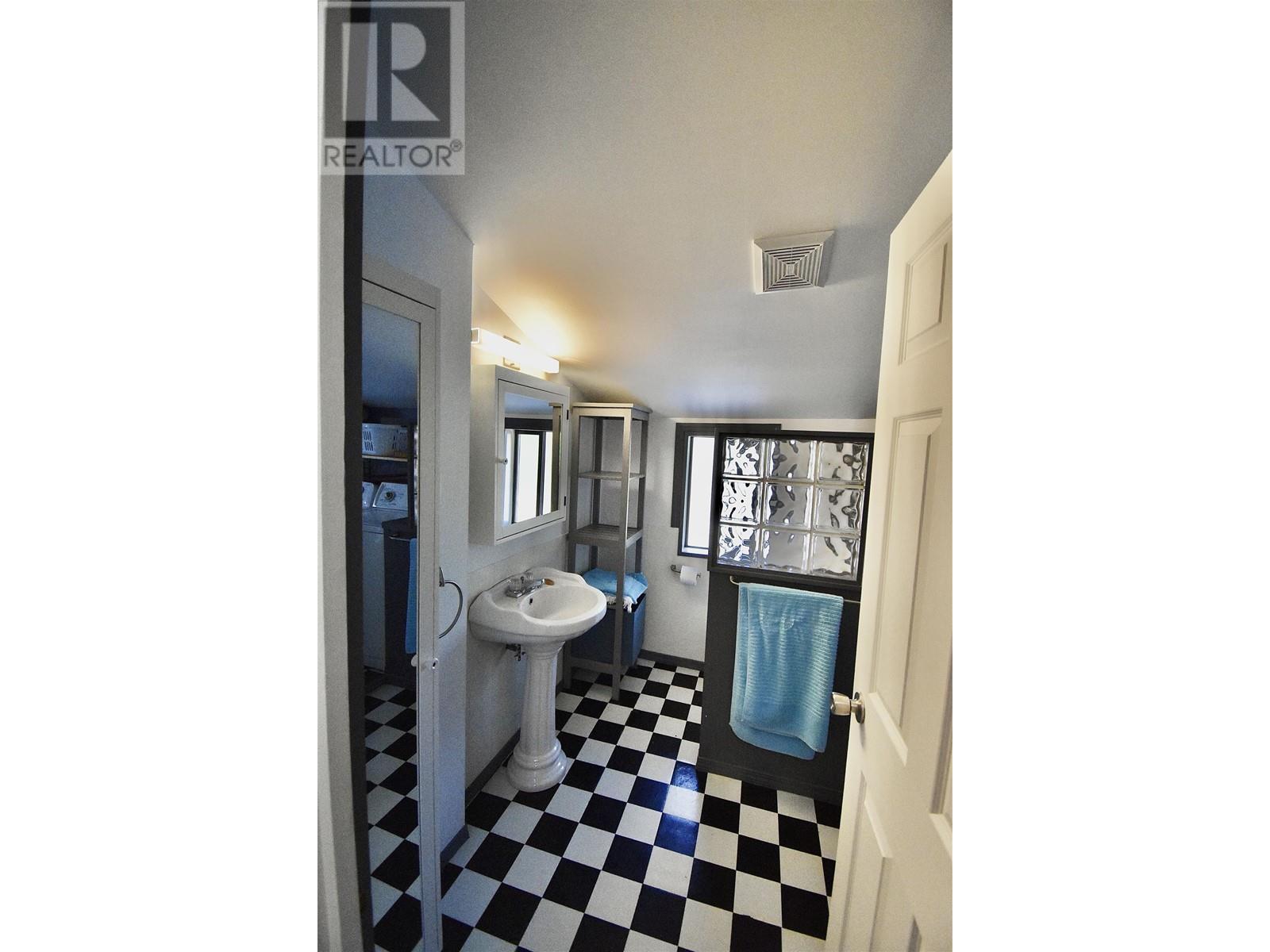 350 Headlands Road, Gibsons, British Columbia  V0N 1V8 - Photo 10 - R2820832