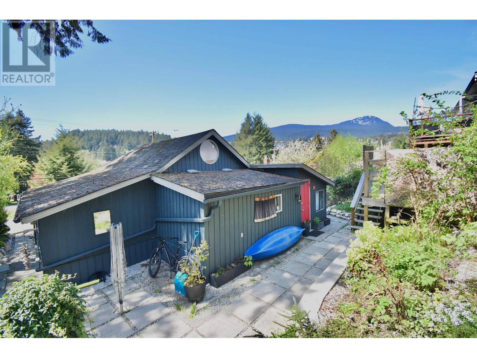 350 Headlands Road, Gibsons, British Columbia  V0N 1V8 - Photo 11 - R2820832