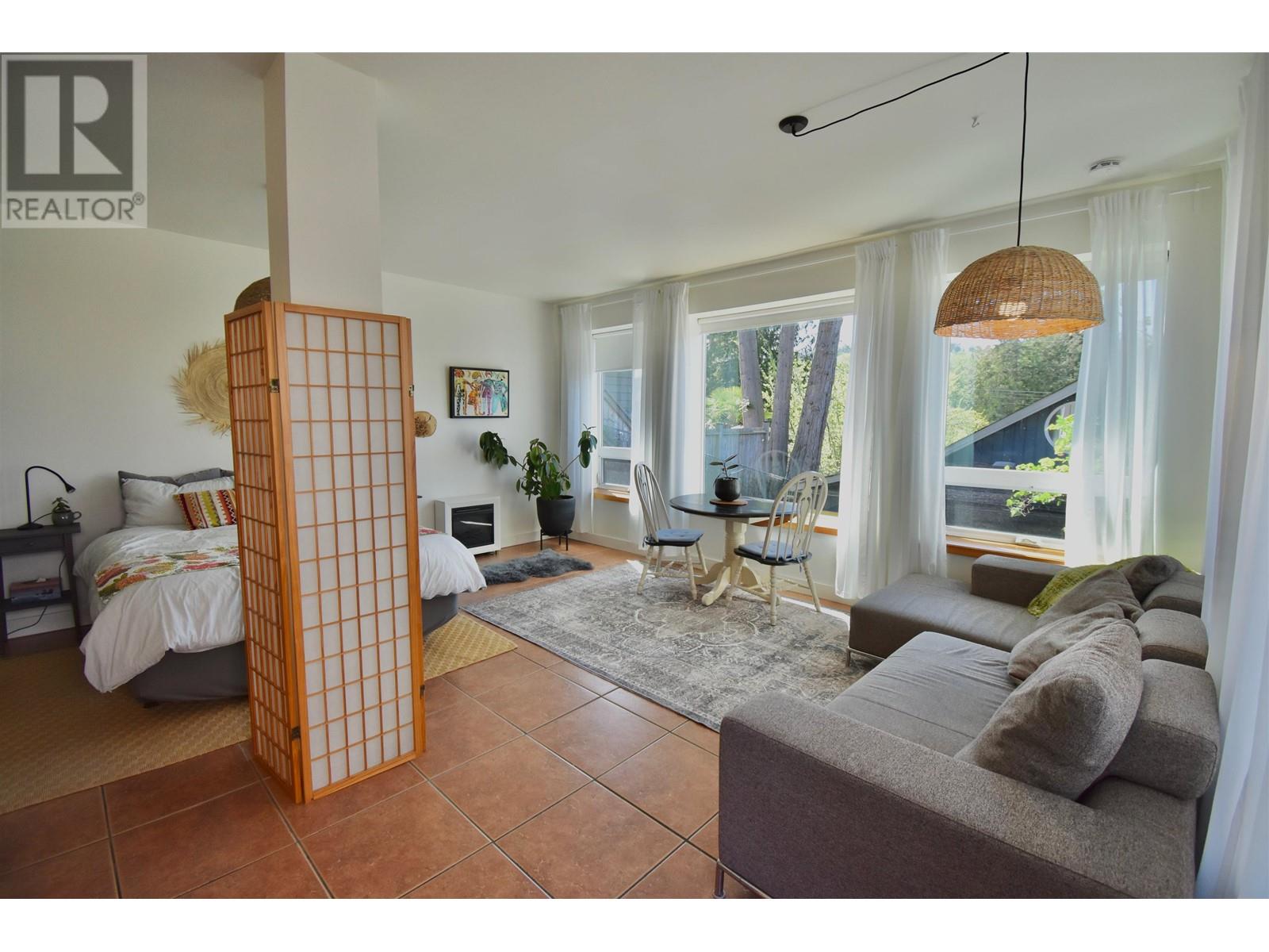 350 Headlands Road, Gibsons, British Columbia  V0N 1V8 - Photo 15 - R2820832