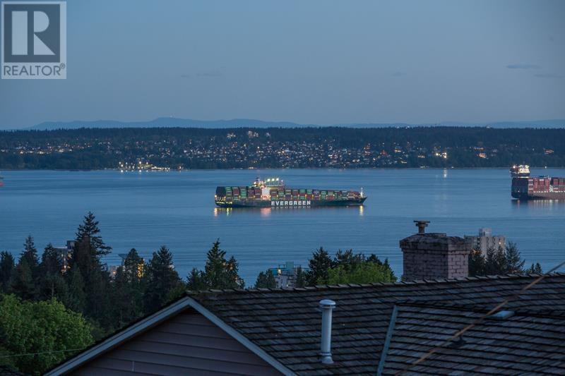 1715 Rosebery Avenue, West Vancouver, British Columbia  V7V 2Z5 - Photo 2 - R2809415
