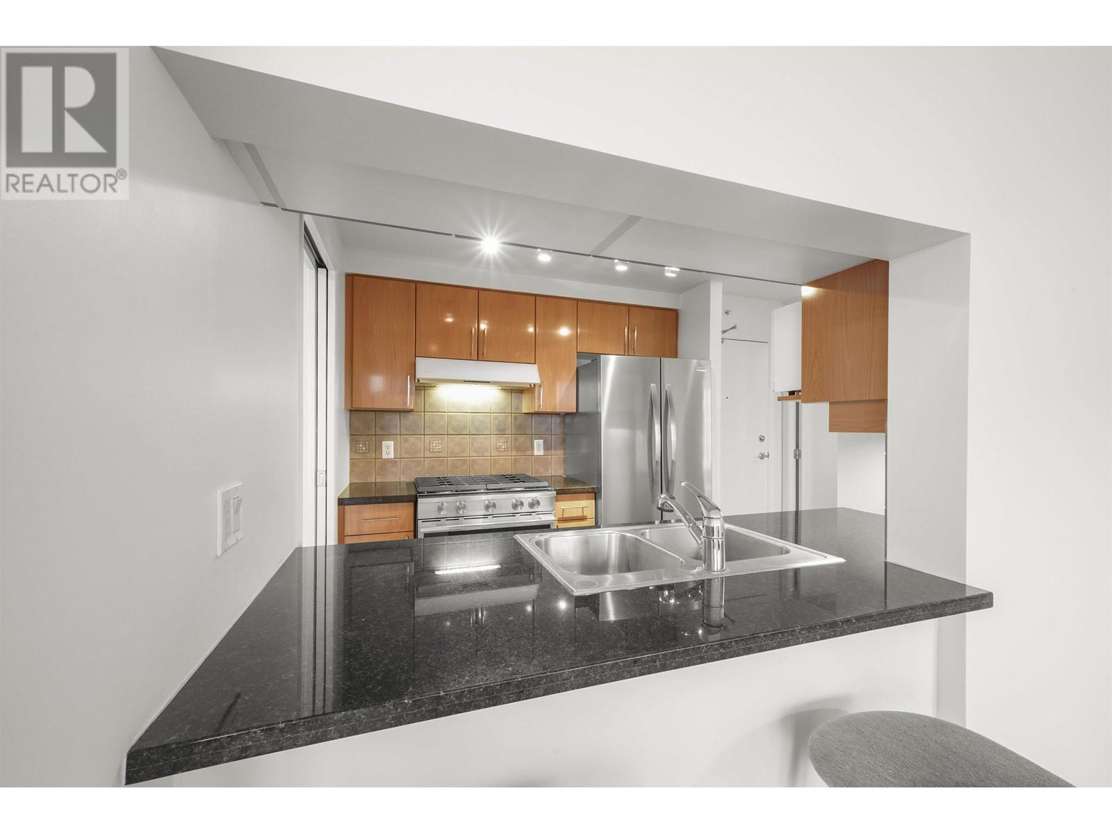 1907 193 Aquarius Mews, Vancouver, British Columbia  V6Z 2Z2 - Photo 2 - R2820860