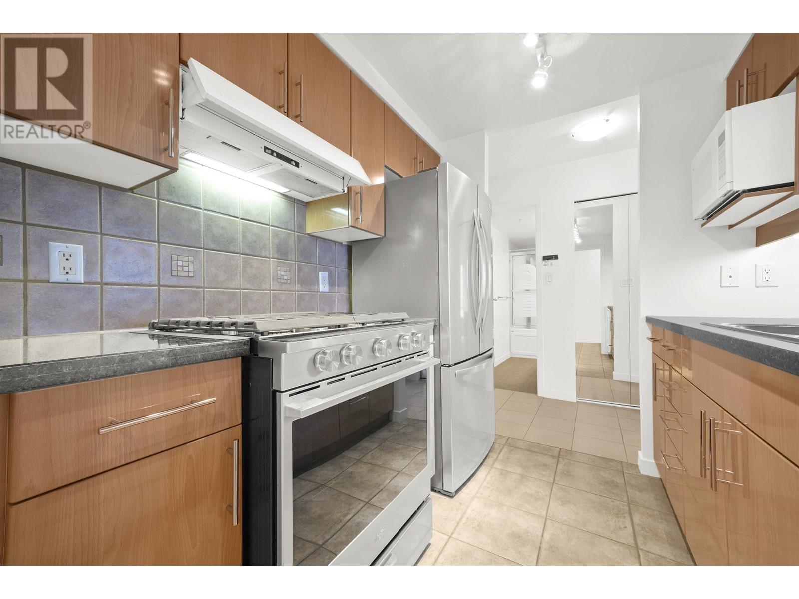 1907 193 Aquarius Mews, Vancouver, British Columbia  V6Z 2Z2 - Photo 4 - R2820860