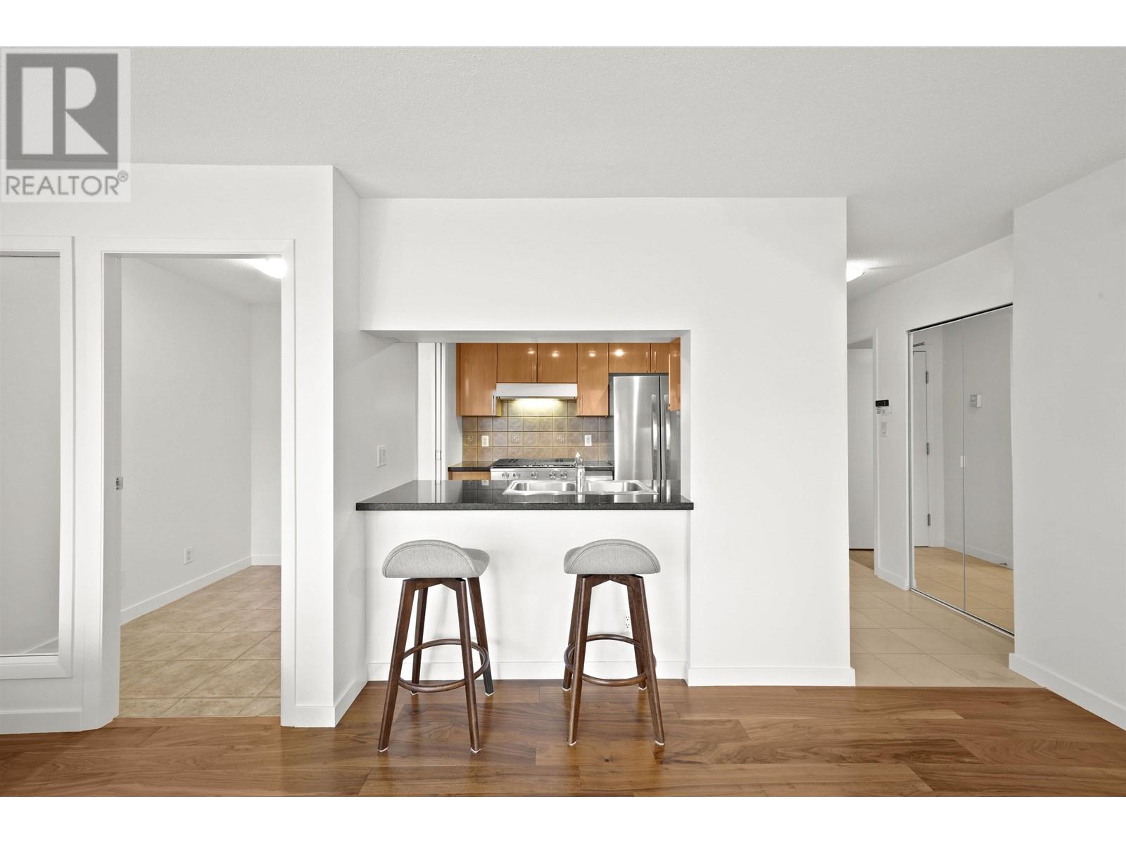 1907 193 Aquarius Mews, Vancouver, British Columbia  V6Z 2Z2 - Photo 8 - R2820860