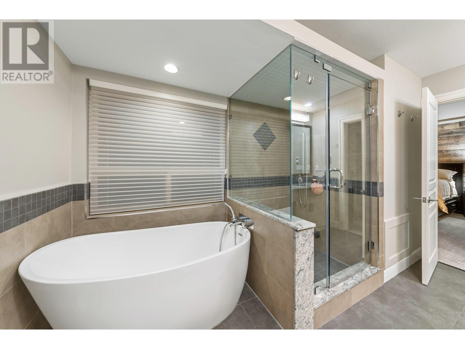 3327 Plateau Boulevard, Coquitlam, British Columbia  V3E 3B8 - Photo 23 - R2818624