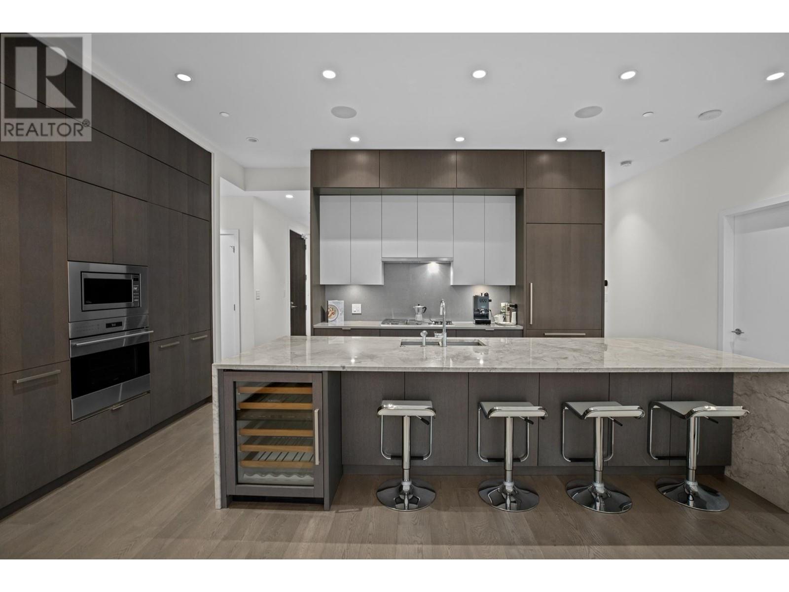 1702 112 E 13th Street, North Vancouver, British Columbia  V7L 0E4 - Photo 10 - R2820944