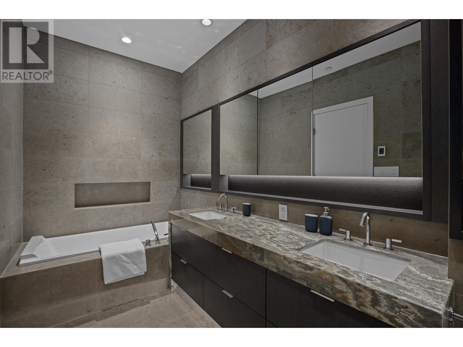 1702 112 E 13th Street, North Vancouver, British Columbia  V7L 0E4 - Photo 14 - R2820944
