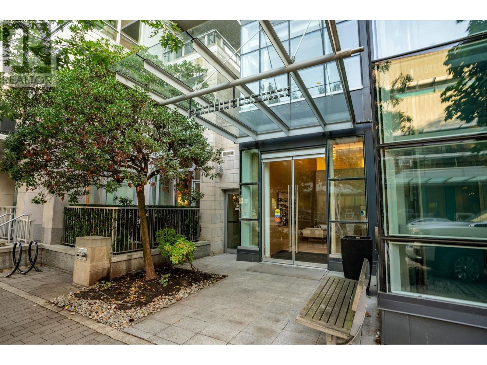 304 12 Athletes Way, Vancouver, British Columbia  V5Y 0B5 - Photo 2 - R2820992