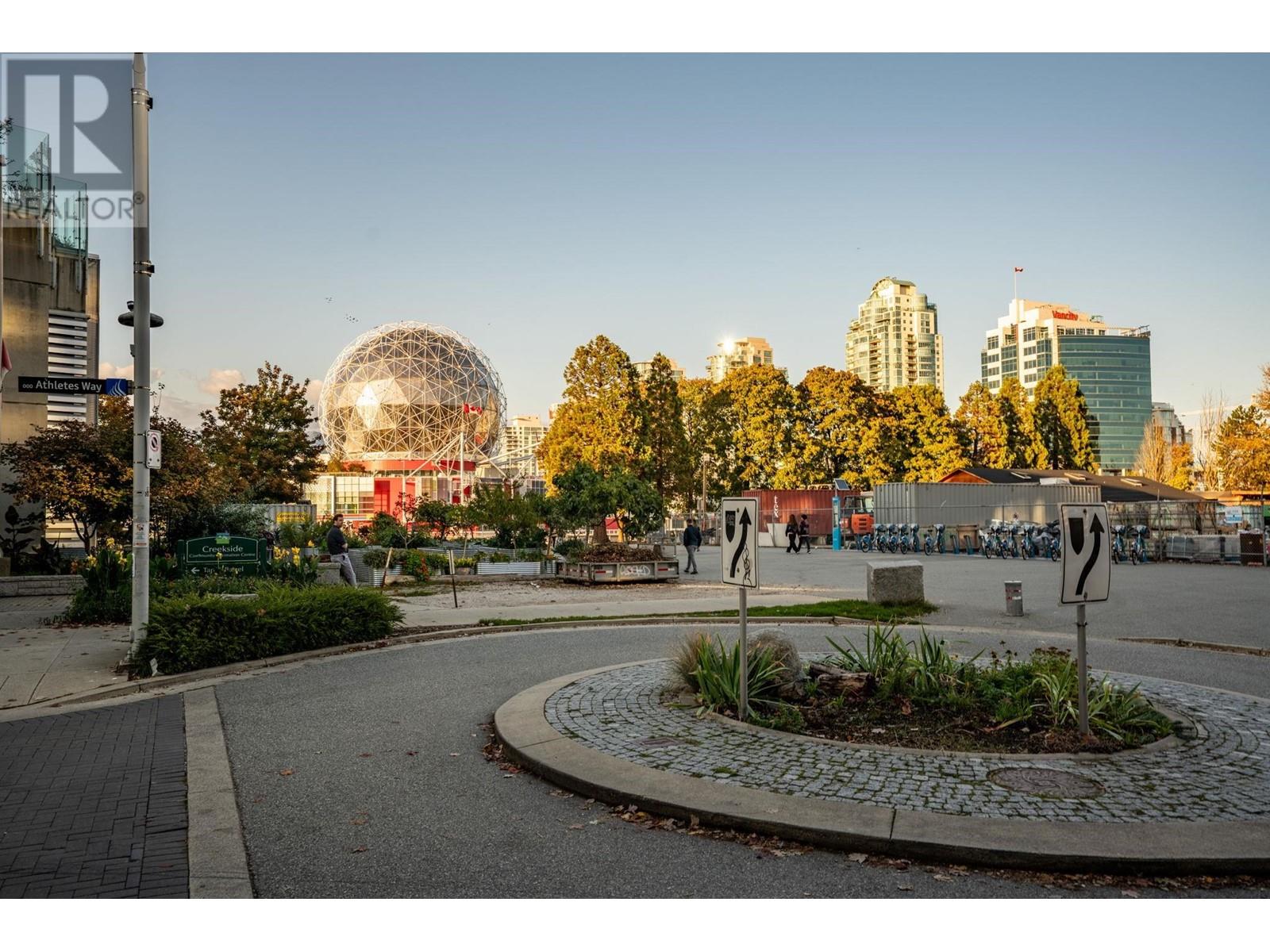 304 12 Athletes Way, Vancouver, British Columbia  V5Y 0B5 - Photo 33 - R2820992