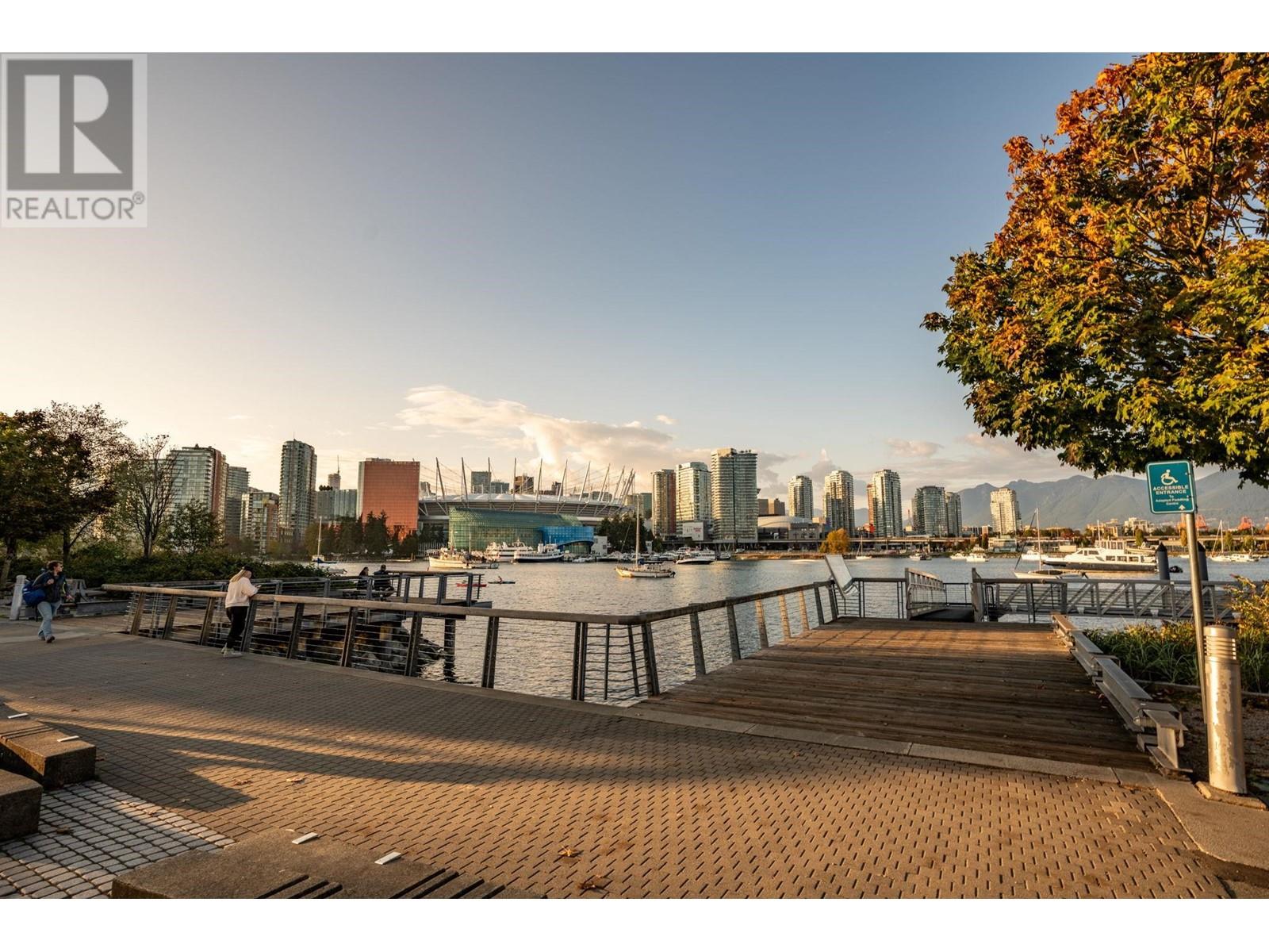 304 12 Athletes Way, Vancouver, British Columbia  V5Y 0B5 - Photo 34 - R2820992