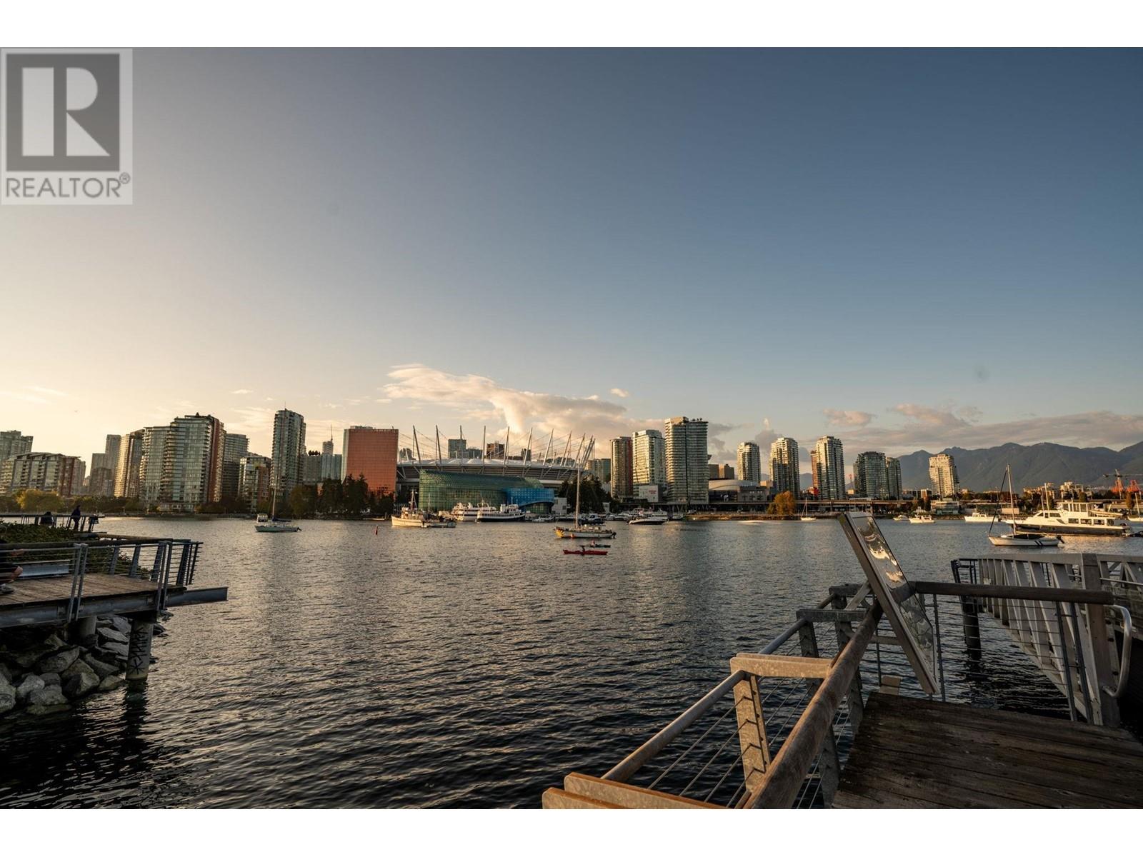 304 12 Athletes Way, Vancouver, British Columbia  V5Y 0B5 - Photo 35 - R2820992