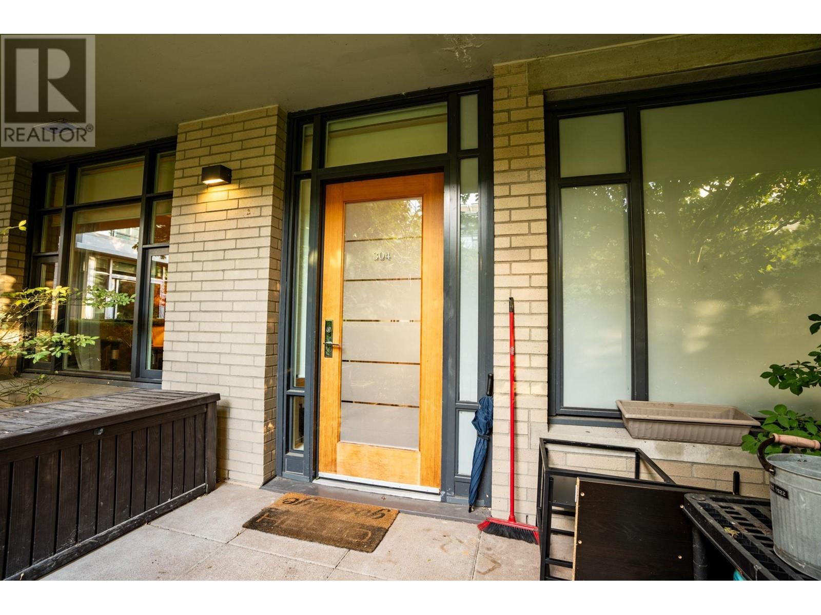304 12 Athletes Way, Vancouver, British Columbia  V5Y 0B5 - Photo 4 - R2820992