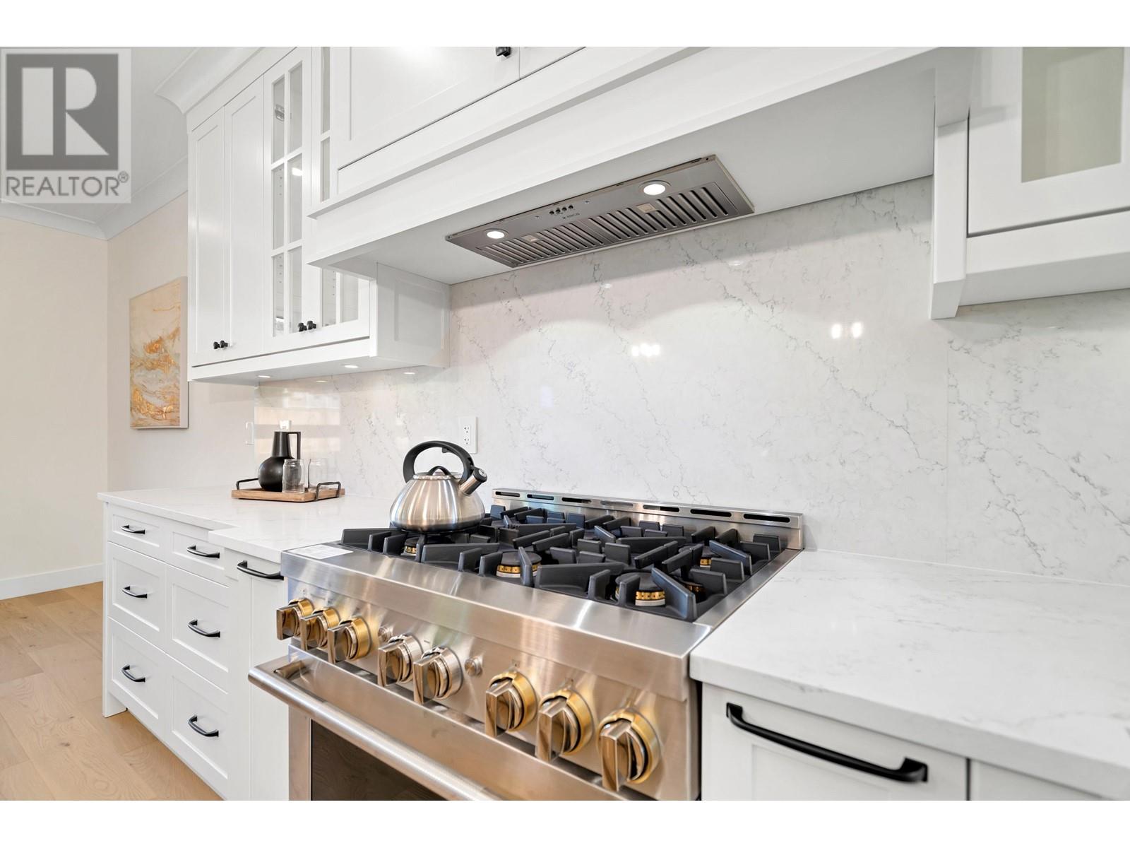 924 Viney Road, North Vancouver, British Columbia  V7K 1A7 - Photo 12 - R2820960