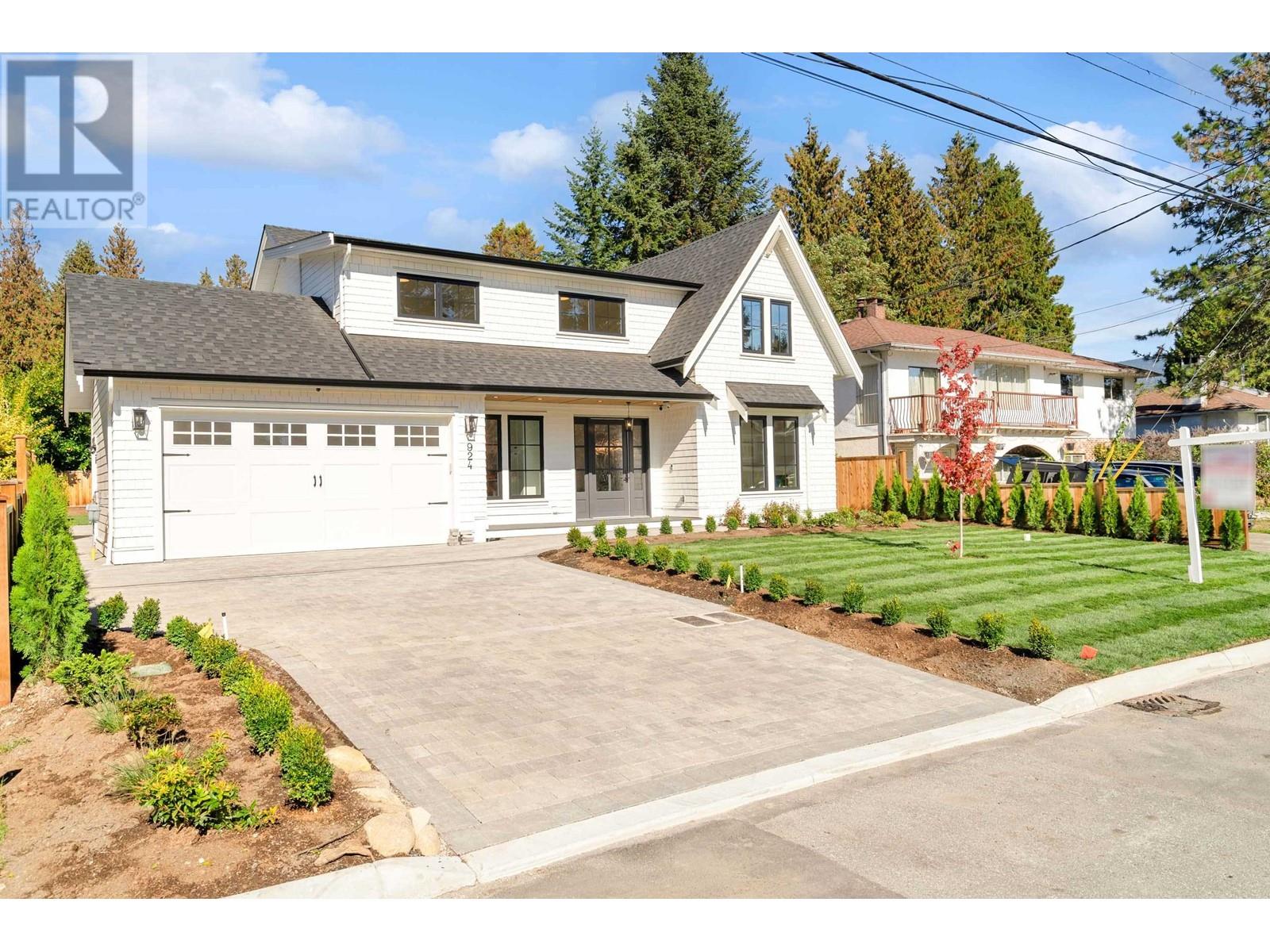 924 Viney Road, North Vancouver, British Columbia  V7K 1A7 - Photo 2 - R2820960