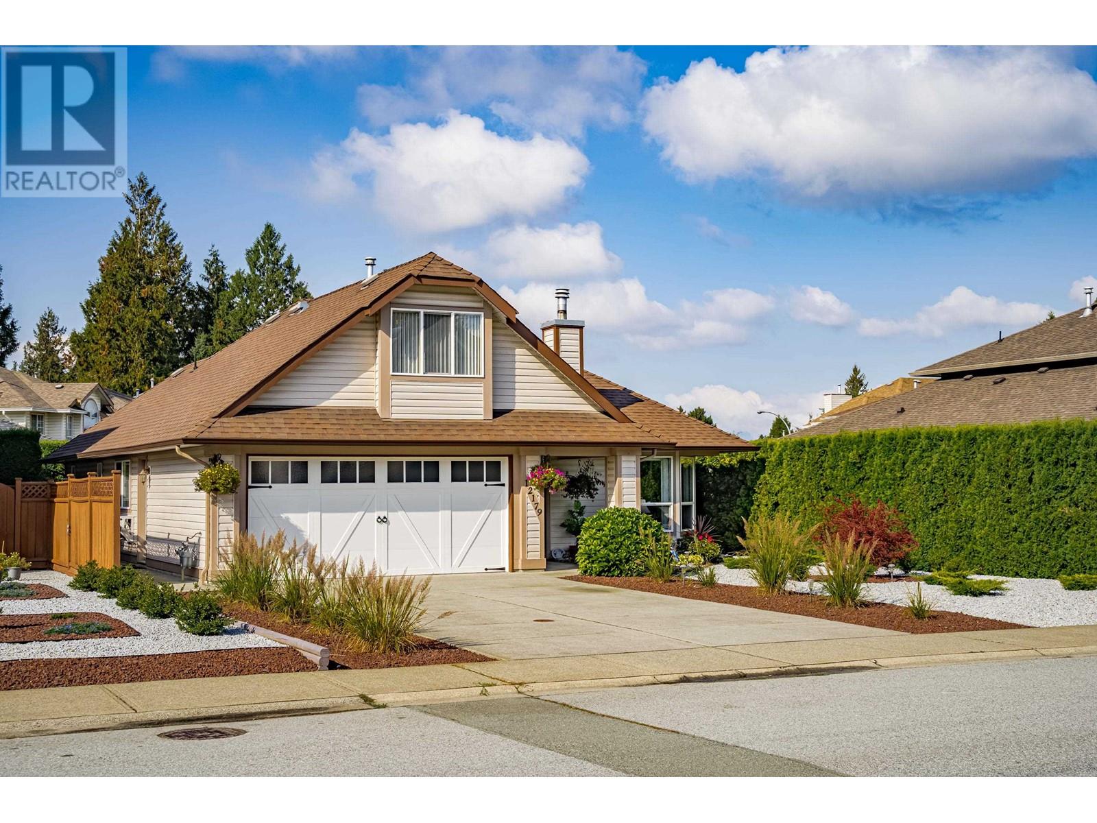 12179 Mcmyn Avenue, Pitt Meadows, British Columbia  V3Y 1C8 - Photo 2 - R2821039