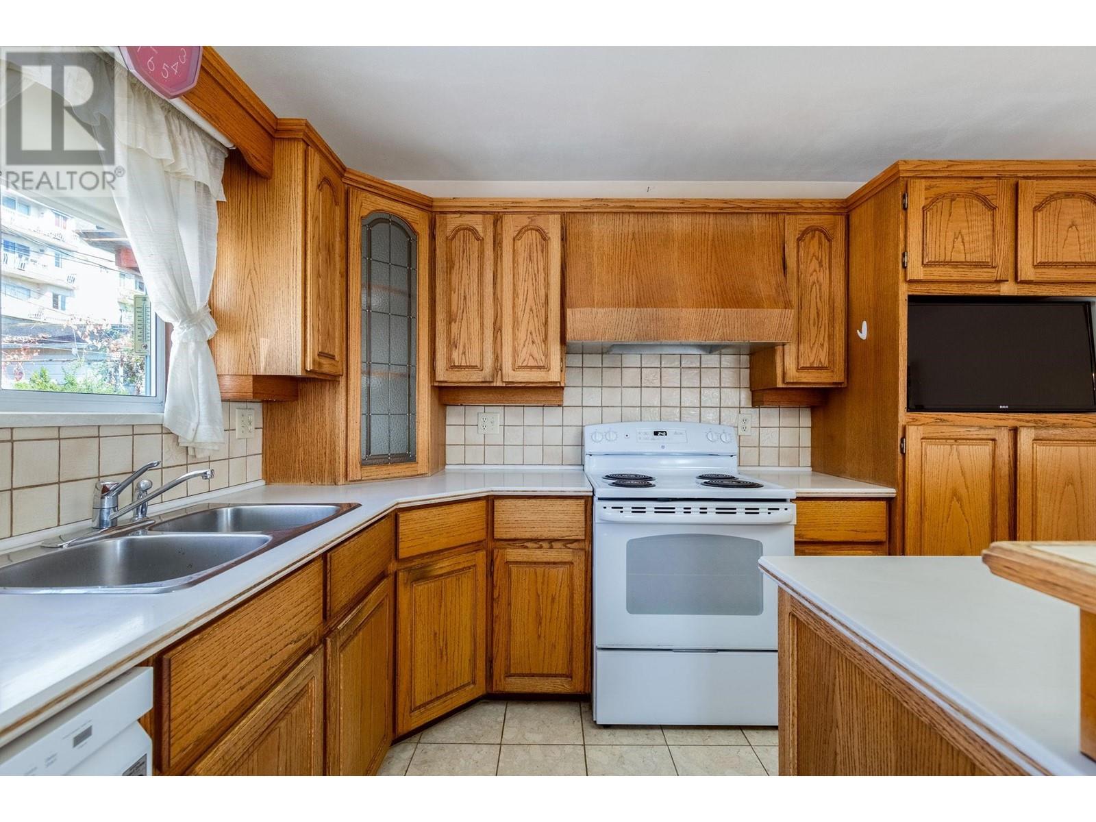 3805 Frances Street, Burnaby, British Columbia  V5C 2P1 - Photo 10 - R2821054