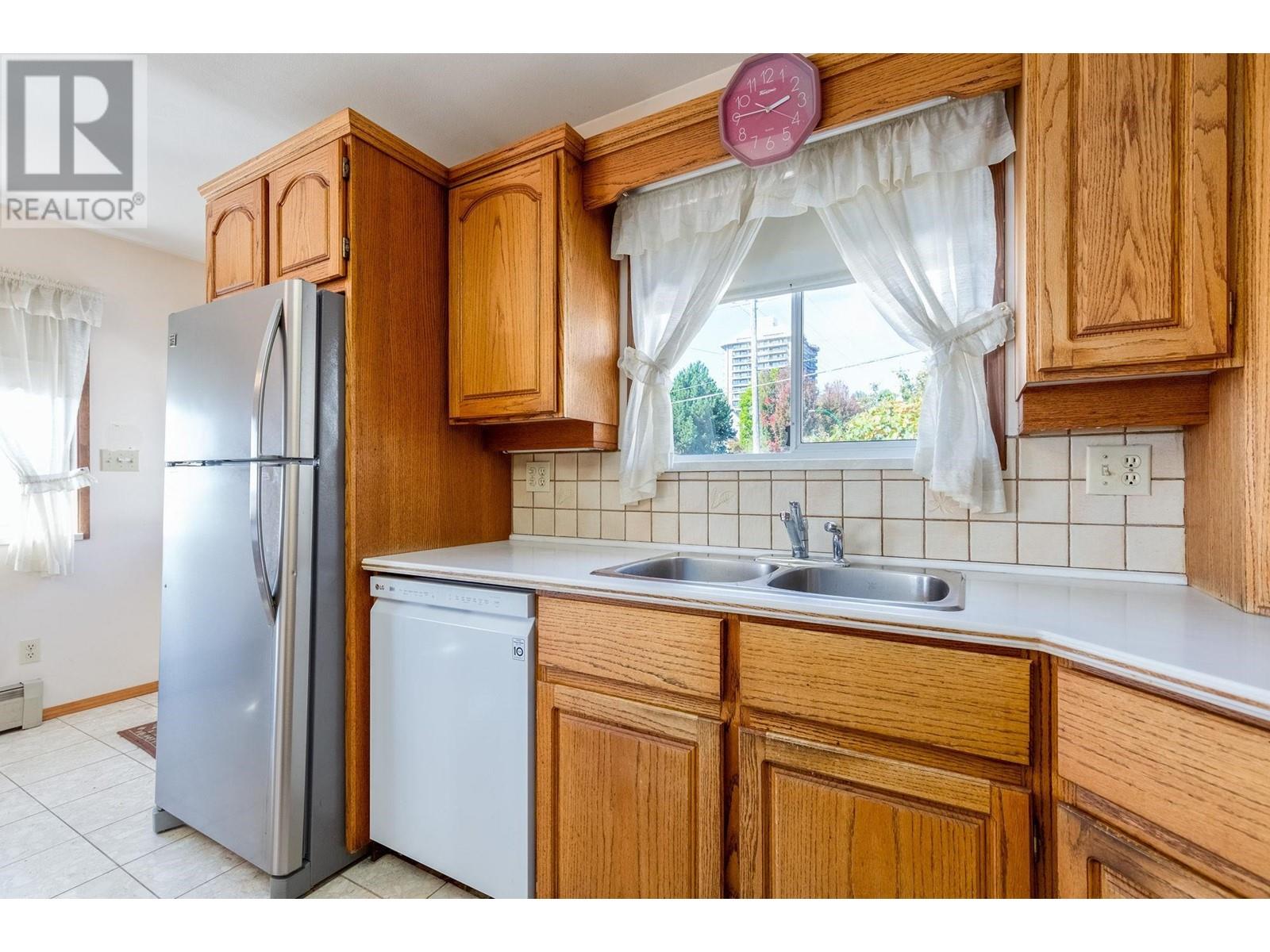 3805 Frances Street, Burnaby, British Columbia  V5C 2P1 - Photo 12 - R2821054