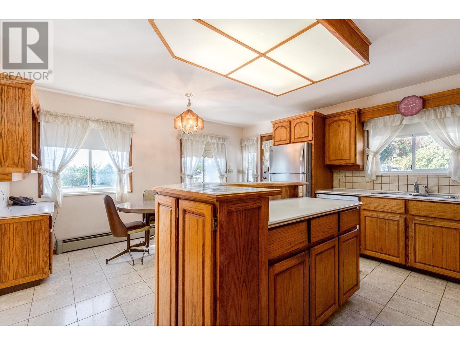 3805 Frances Street, Burnaby, British Columbia  V5C 2P1 - Photo 13 - R2821054