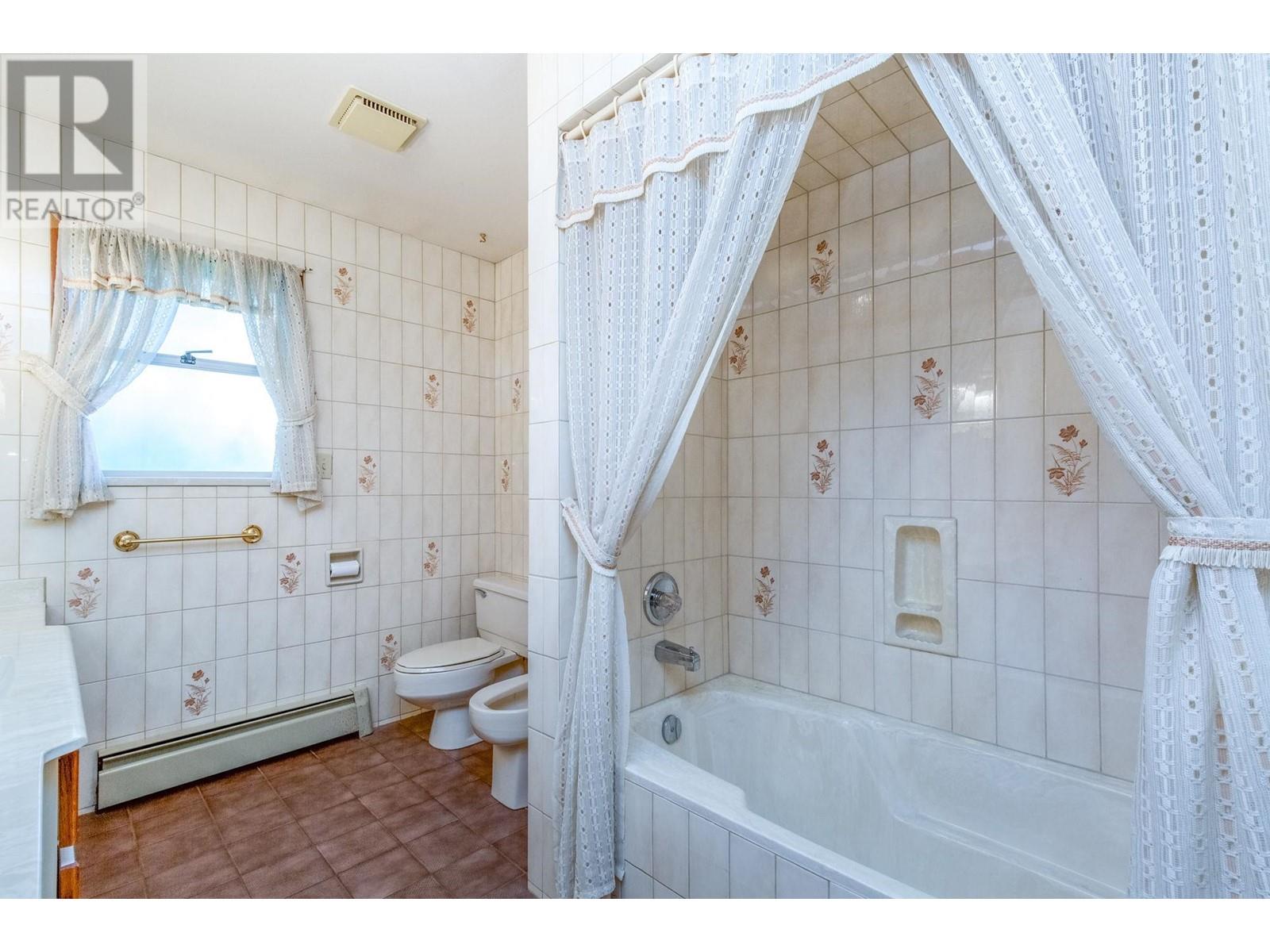 3805 Frances Street, Burnaby, British Columbia  V5C 2P1 - Photo 19 - R2821054
