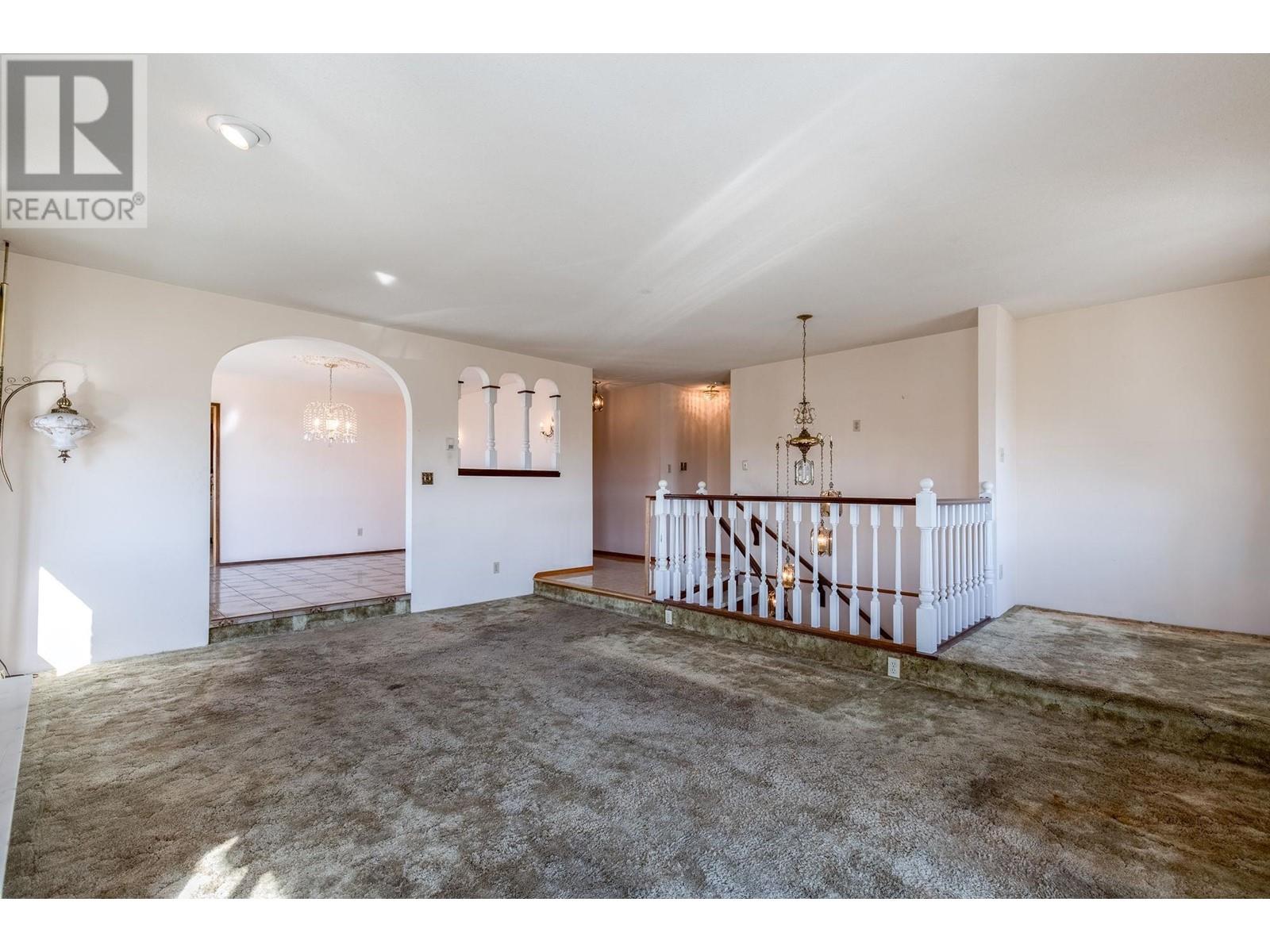 3805 Frances Street, Burnaby, British Columbia  V5C 2P1 - Photo 6 - R2821054