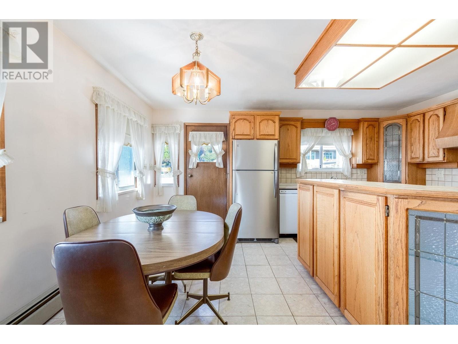 3805 Frances Street, Burnaby, British Columbia  V5C 2P1 - Photo 9 - R2821054
