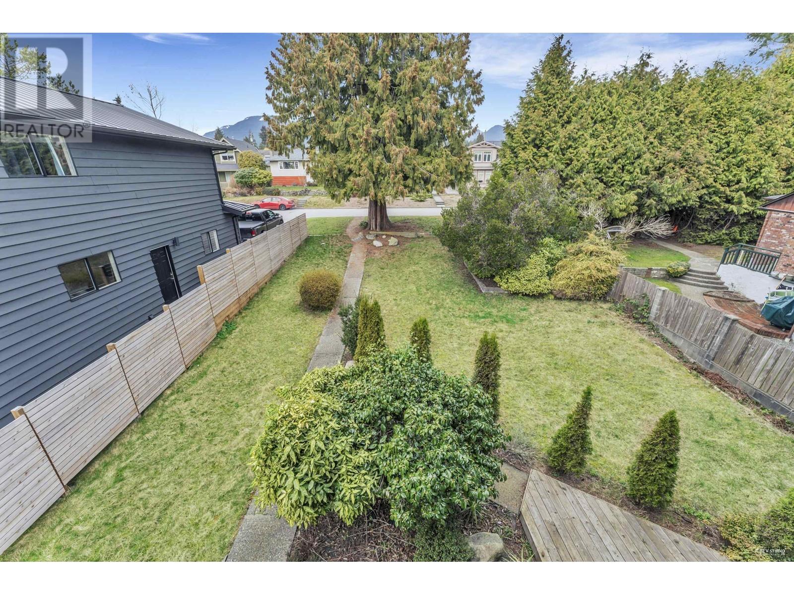 857 E 12th Street, North Vancouver, British Columbia  V7L 2L2 - Photo 12 - R2821067