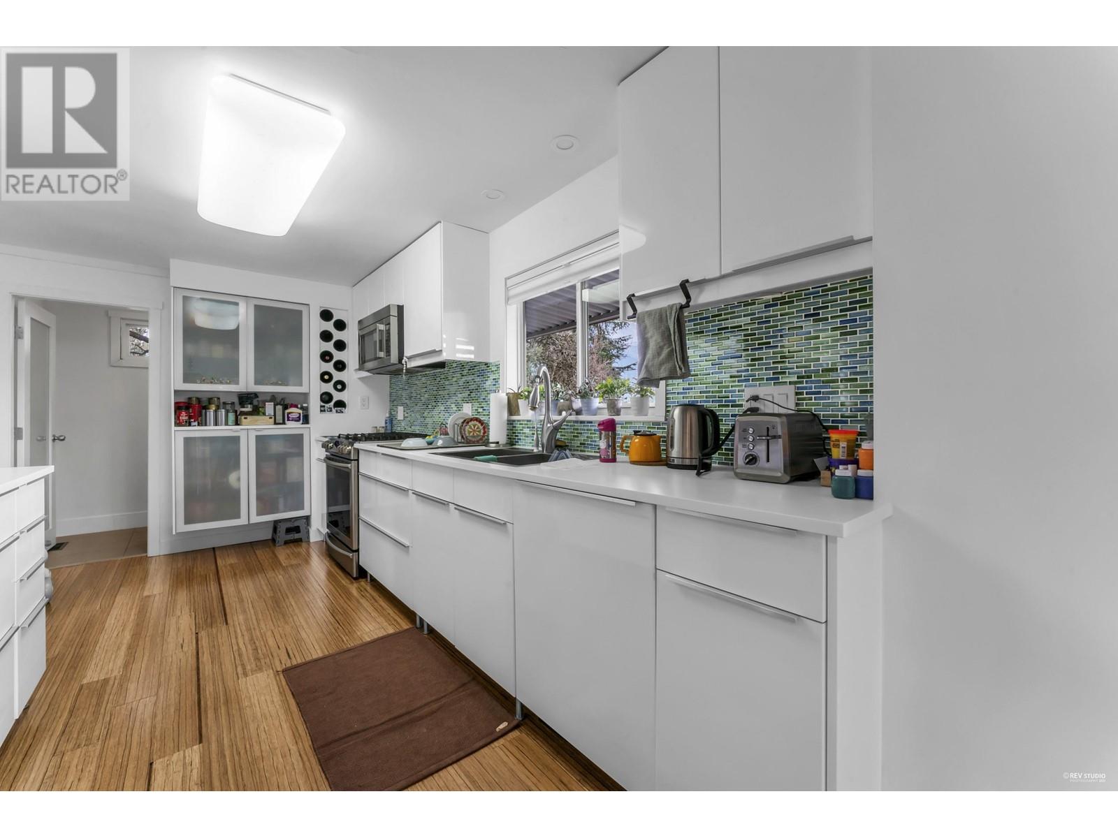 857 E 12th Street, North Vancouver, British Columbia  V7L 2L2 - Photo 16 - R2821067