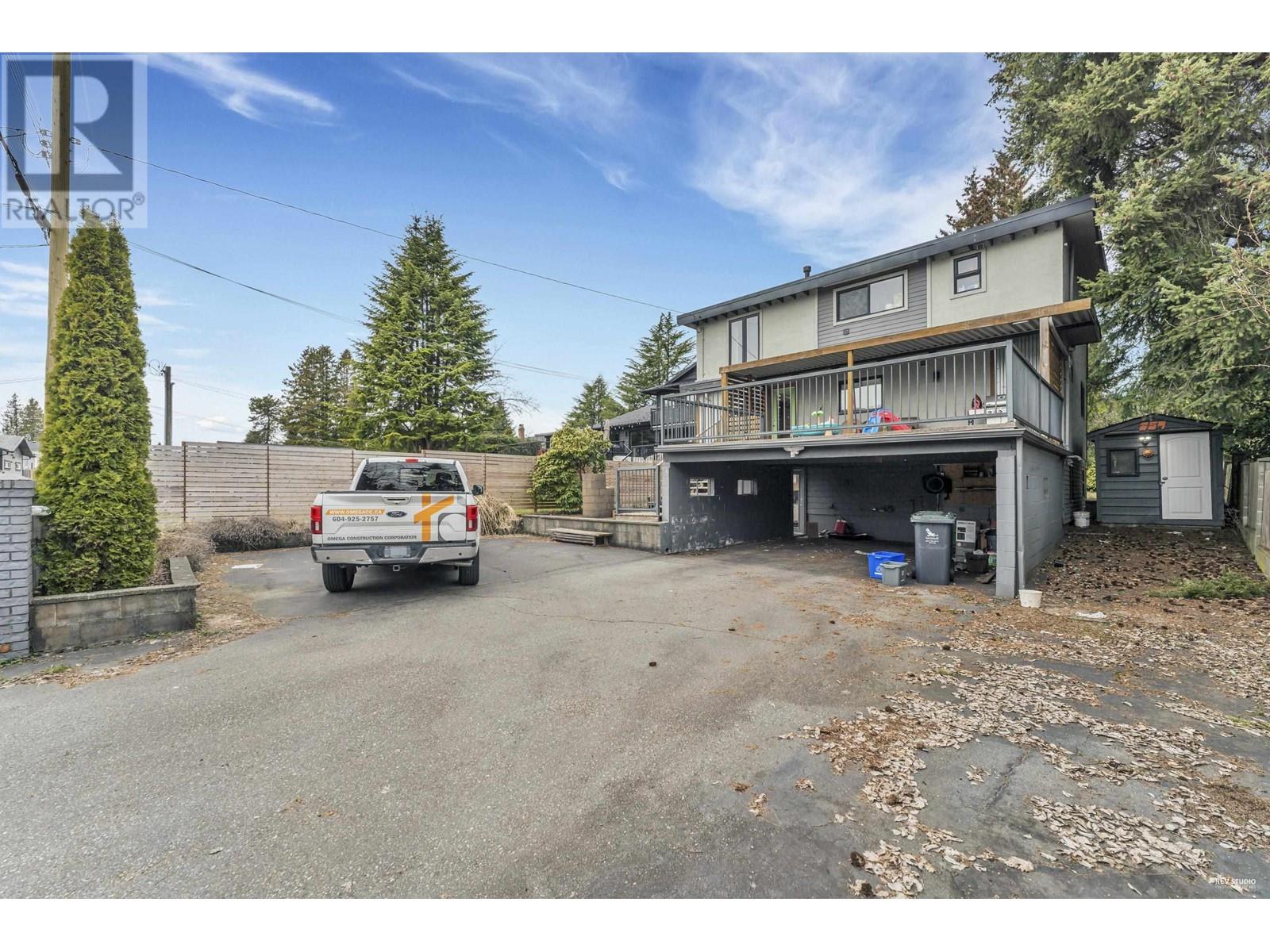 857 E 12th Street, North Vancouver, British Columbia  V7L 2L2 - Photo 2 - R2821067